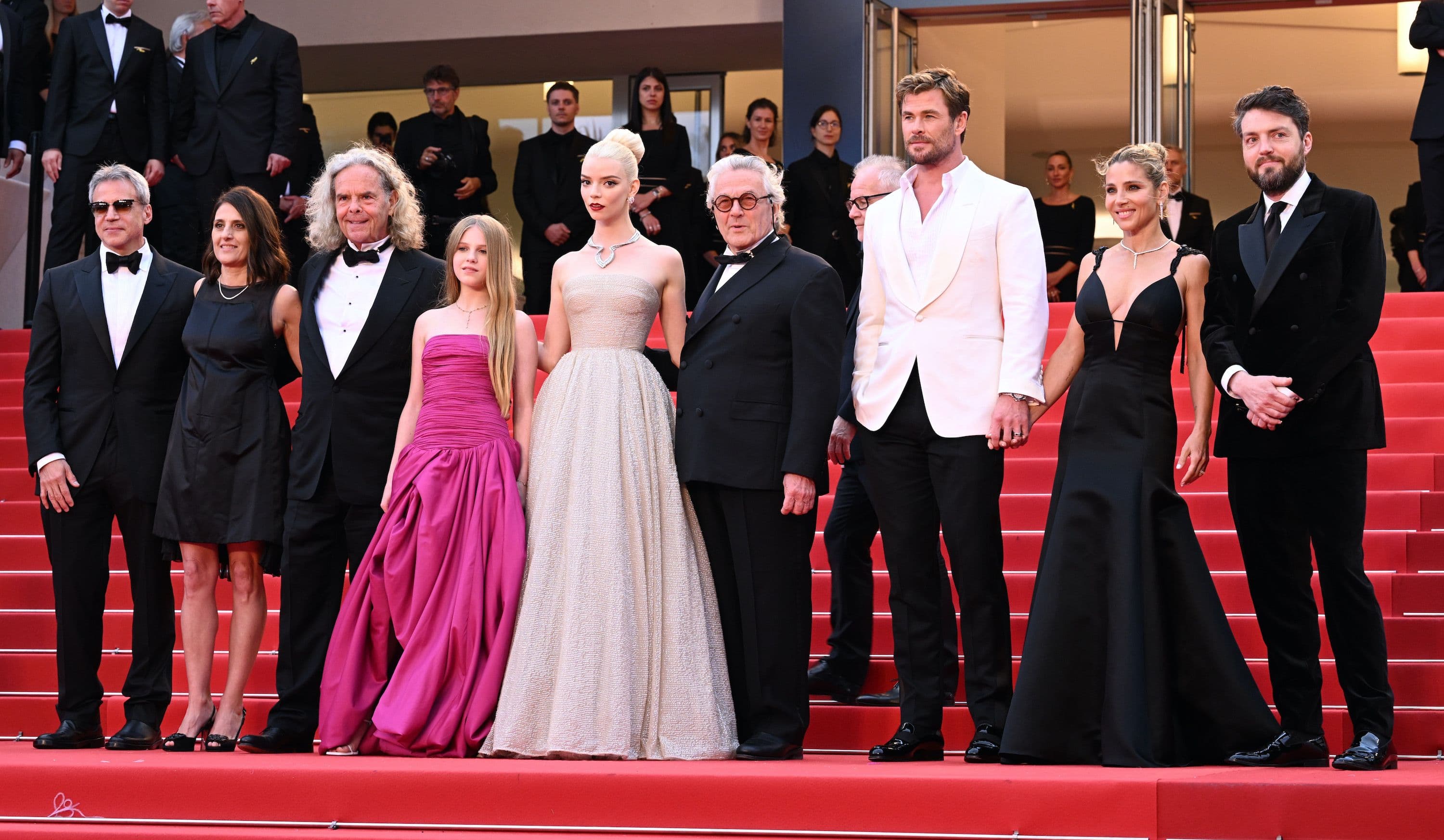 El equipo artístico de 'Furiosa', de la saga Mad Max, en la escalinata del Festival de Cannes