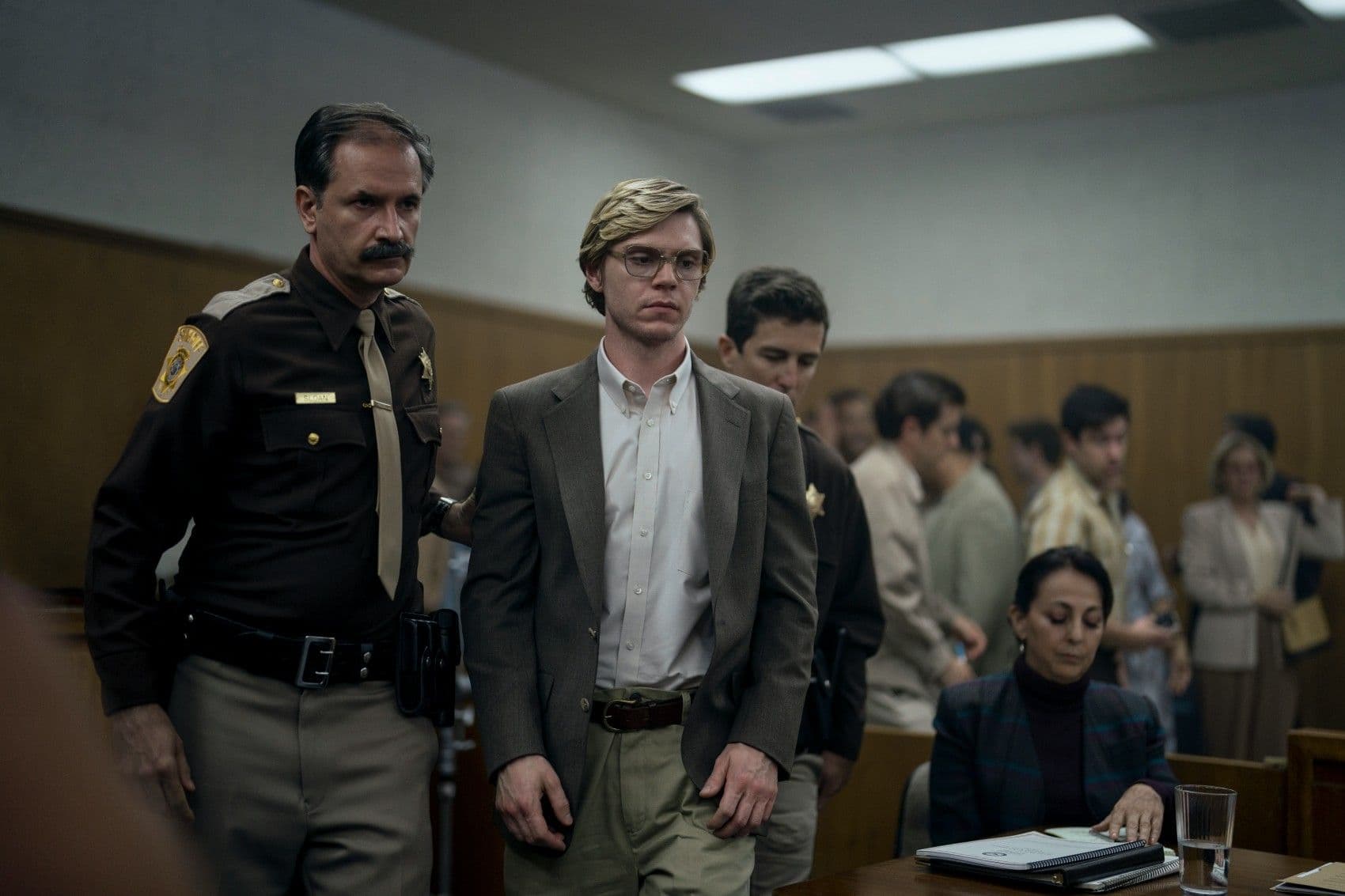 Fotograma de 'Dahmer: Monstruo' con Evan Peters como Jeffrey Dahmer.