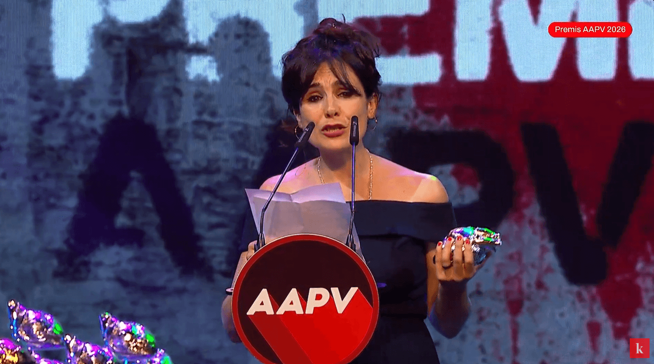 Olga Alamán recoge y agradece el premio a la Mejor Actriz protagonista - audiovisual en los Premis AAPV 2026