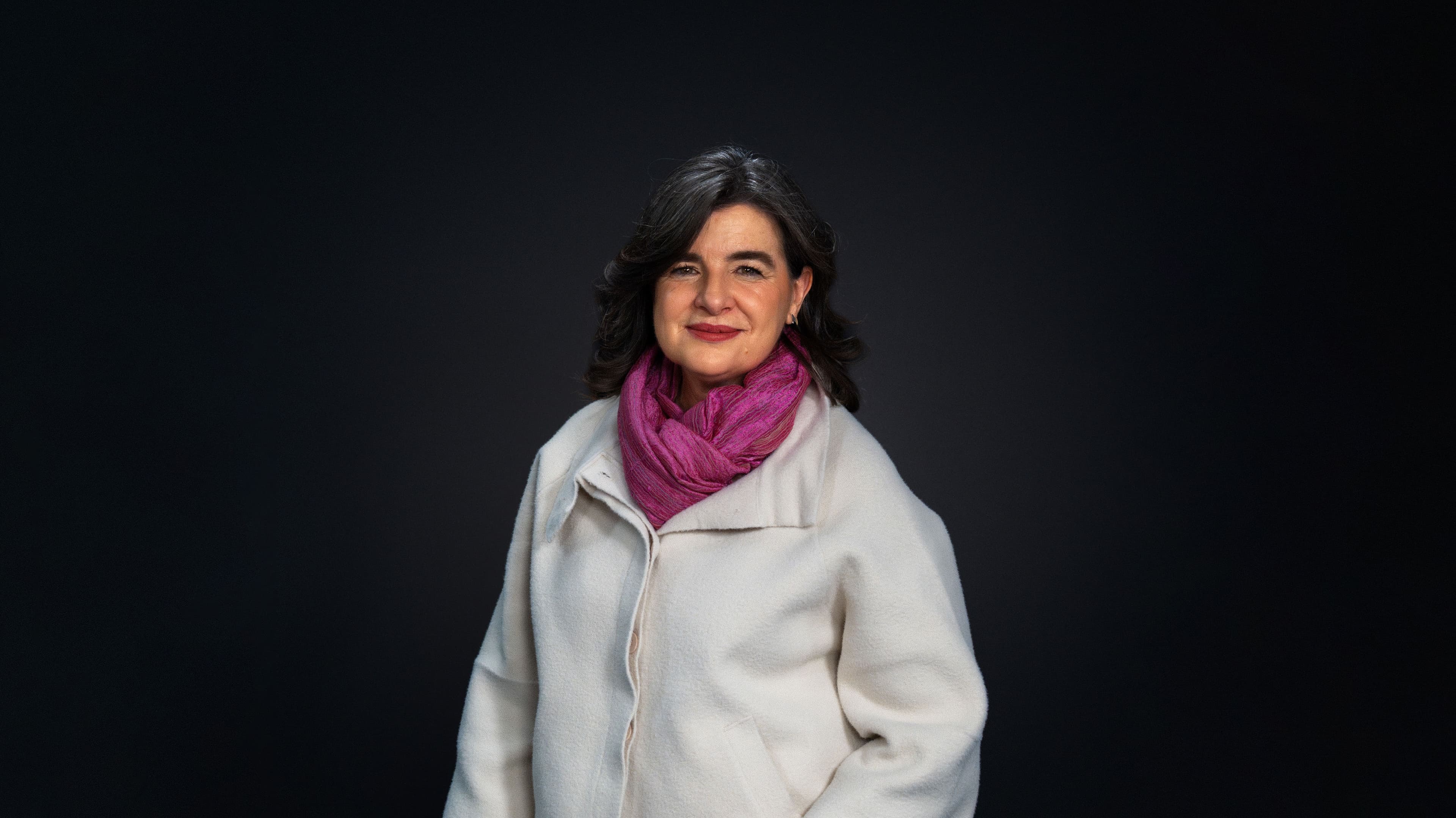 Fotografía de estudio de MLuz Climent, subdirectora de información de Kinótico