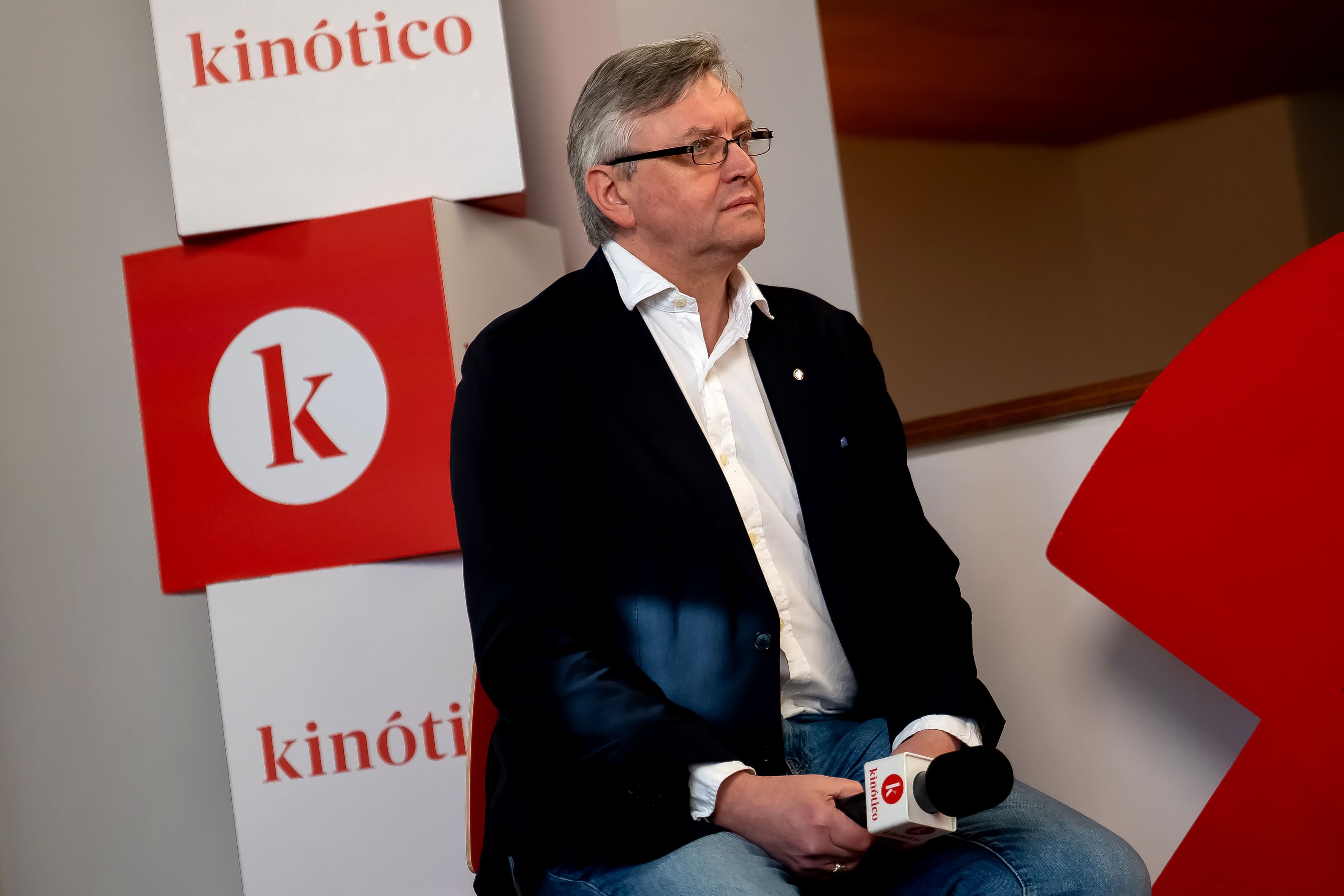 El director Sergei Loznitsa en el set de Kinótico en la Seminci de Valladolid 2025