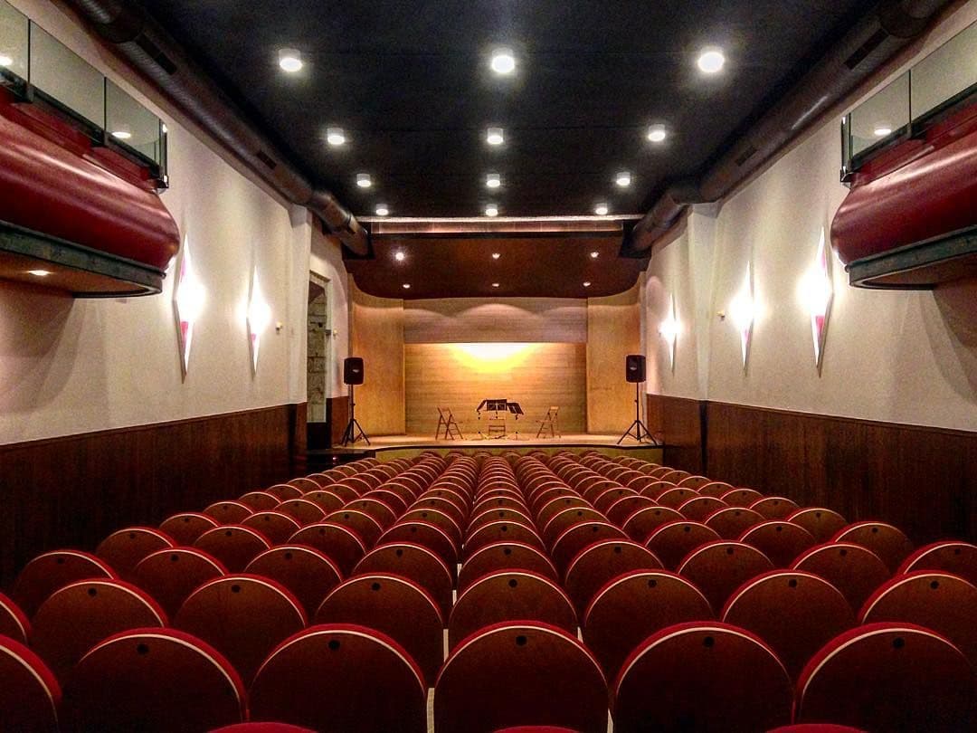 Panorámica de la sala principal del Cine Alfonsetti, en Betanzos