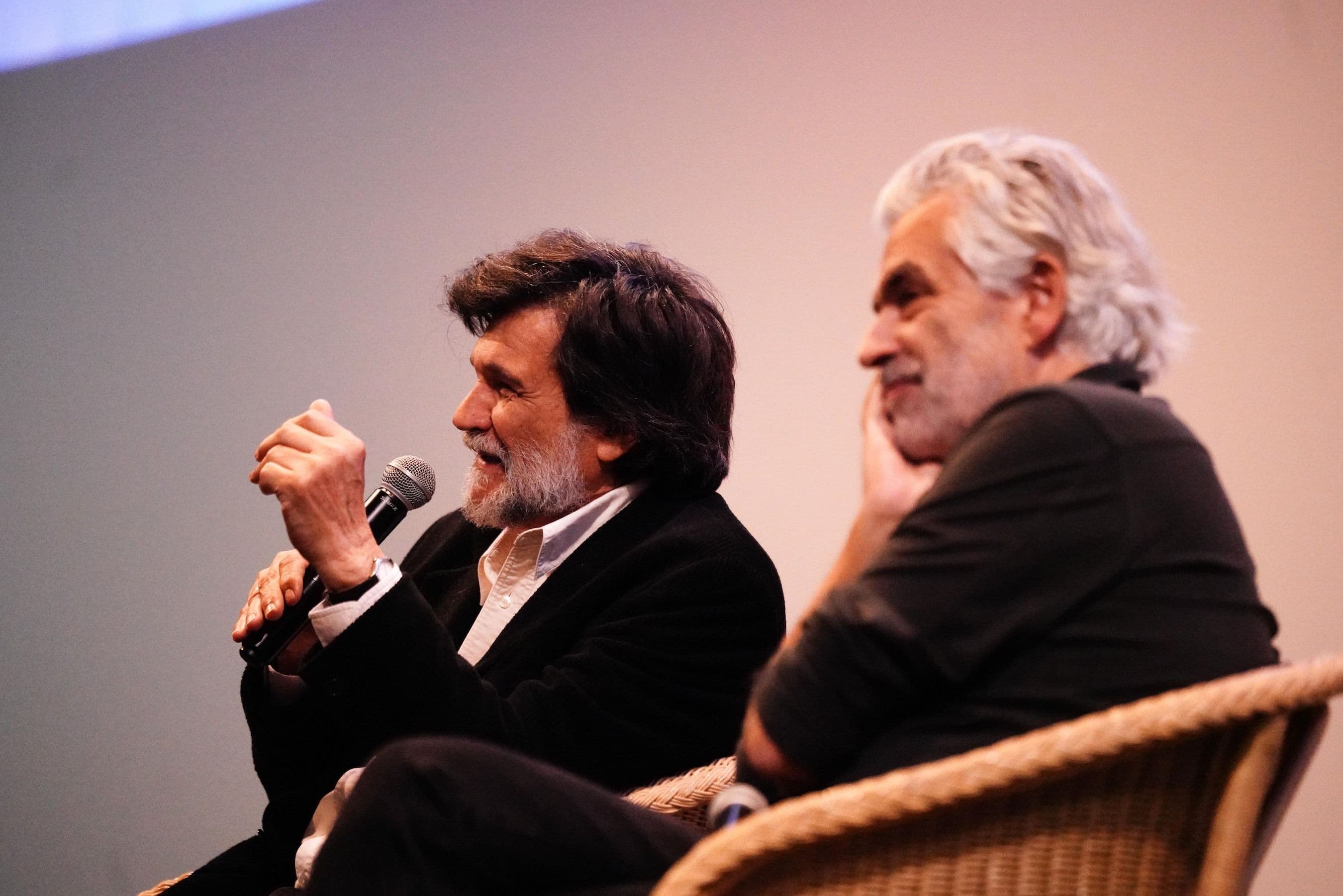Los directores Victor Erice y Pedro Costa, durante un coloquio en el Festival de Cine Lisboa Leffest