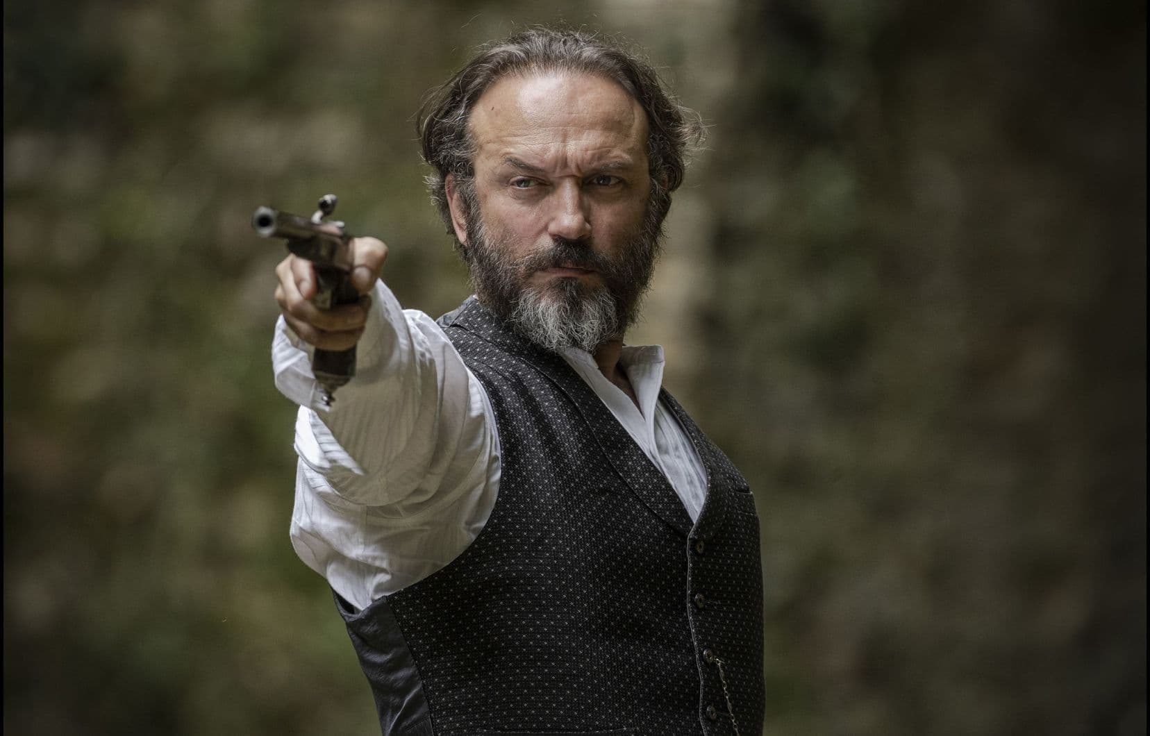 Vincent Pérez, en un fotograma de 'El profesor de esgrima', película que dirige y protagoniza
