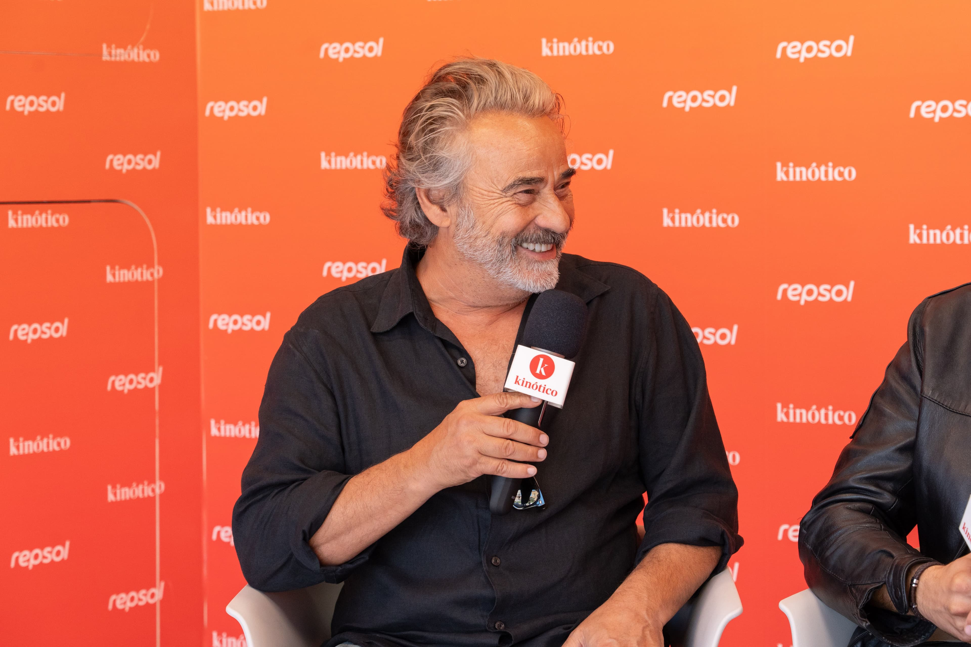 El actor Eduard Fernández en el set de Kinótico, patrocinado por Repsol, en el Festival de San Sebastián para dar una entrevista, en septiembre de 2026