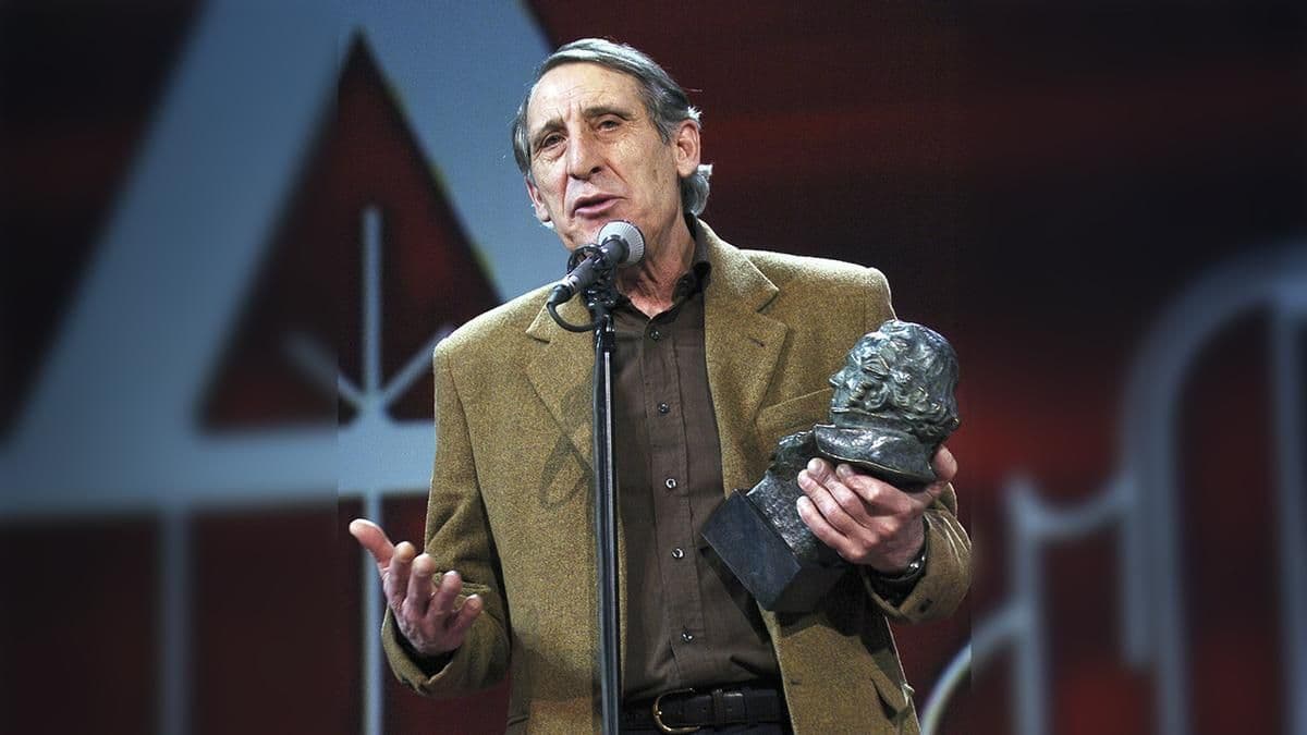 El actor Celso Bugallo agradece el Goya al Mejor Actor de reparto en 2005 por 'Mar adentro'