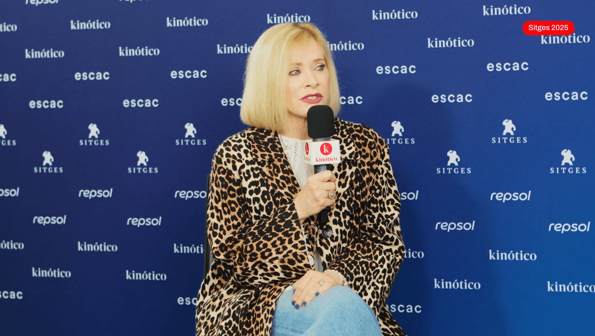 La actriz Barbara Crampton en el set de Kinótico en el Festival de Sitges 2025