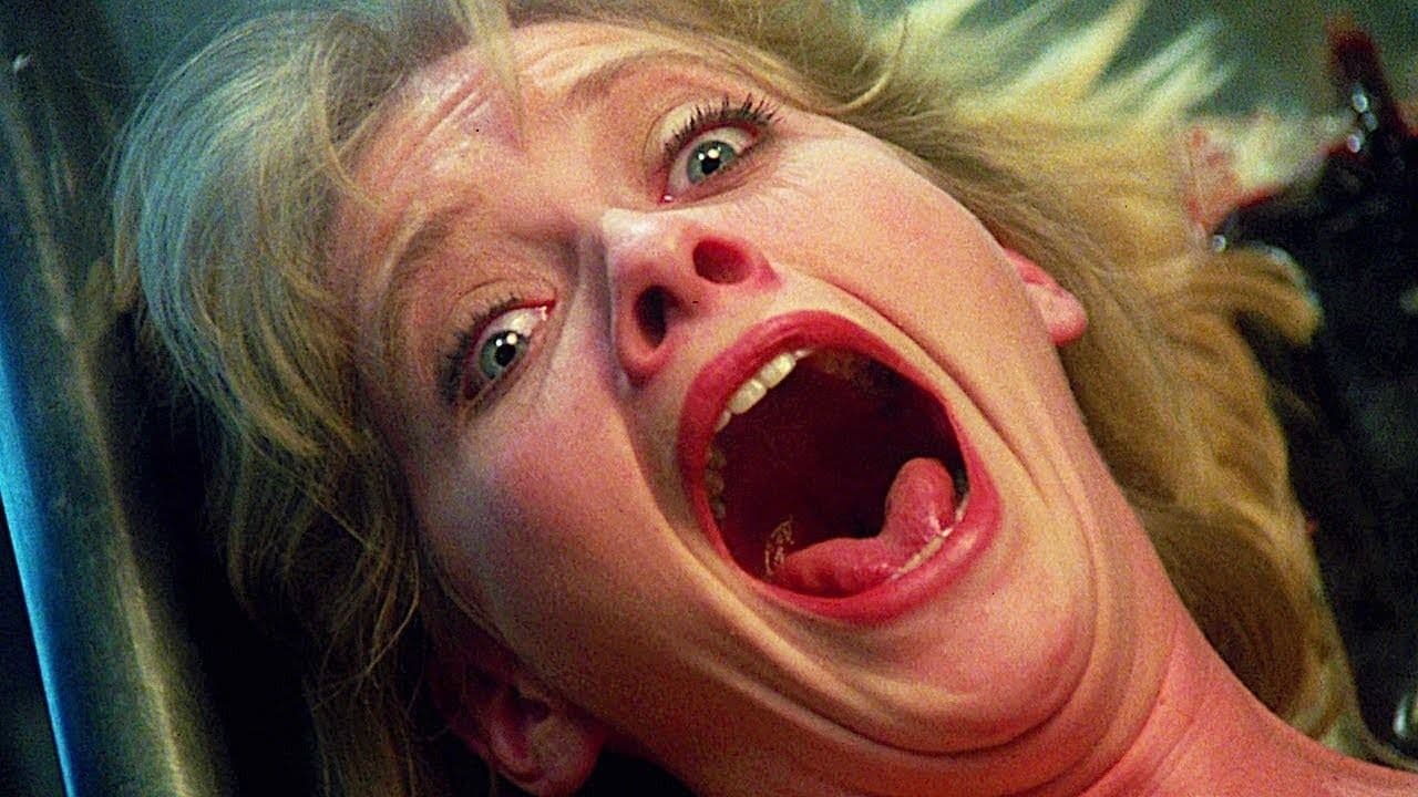 Barbara Crampton en 'Re-Animator', dirigida por Stuart Gordon en 1985