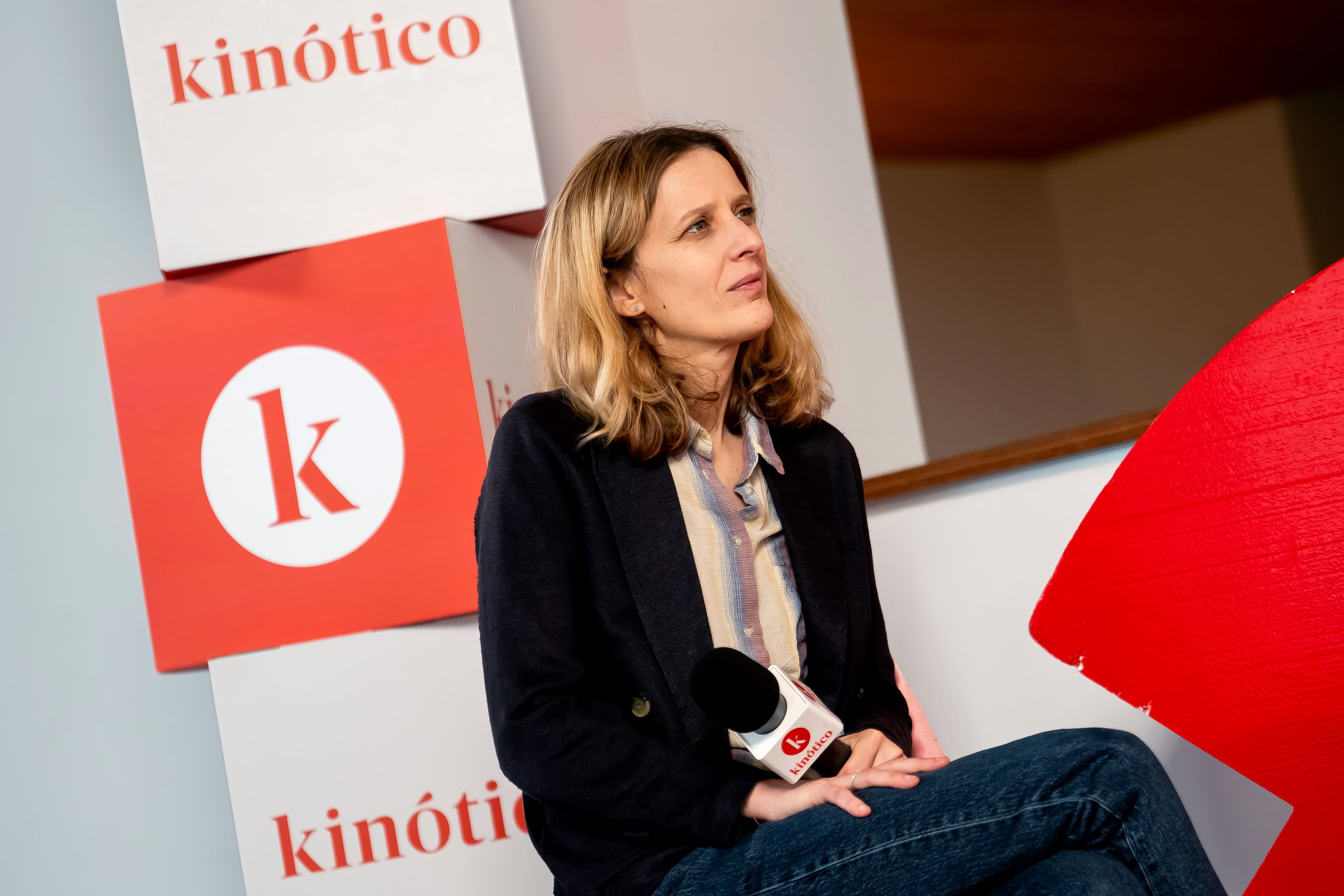 La directora Mia Hansen-Love a su paso por el set de Kinótico en la Seminci de Valladolid 2025