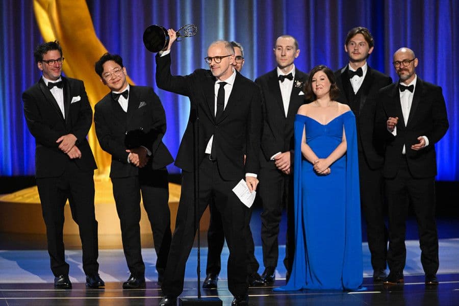 El equipo de 'Spider-Noir' durante el discurso de aceptación del Emmy al Mejor Diseño de títulos de crédito durante la segunda noche de la 78 edición en el Peacock Theater de Los Angeles en septiembre de 2026
