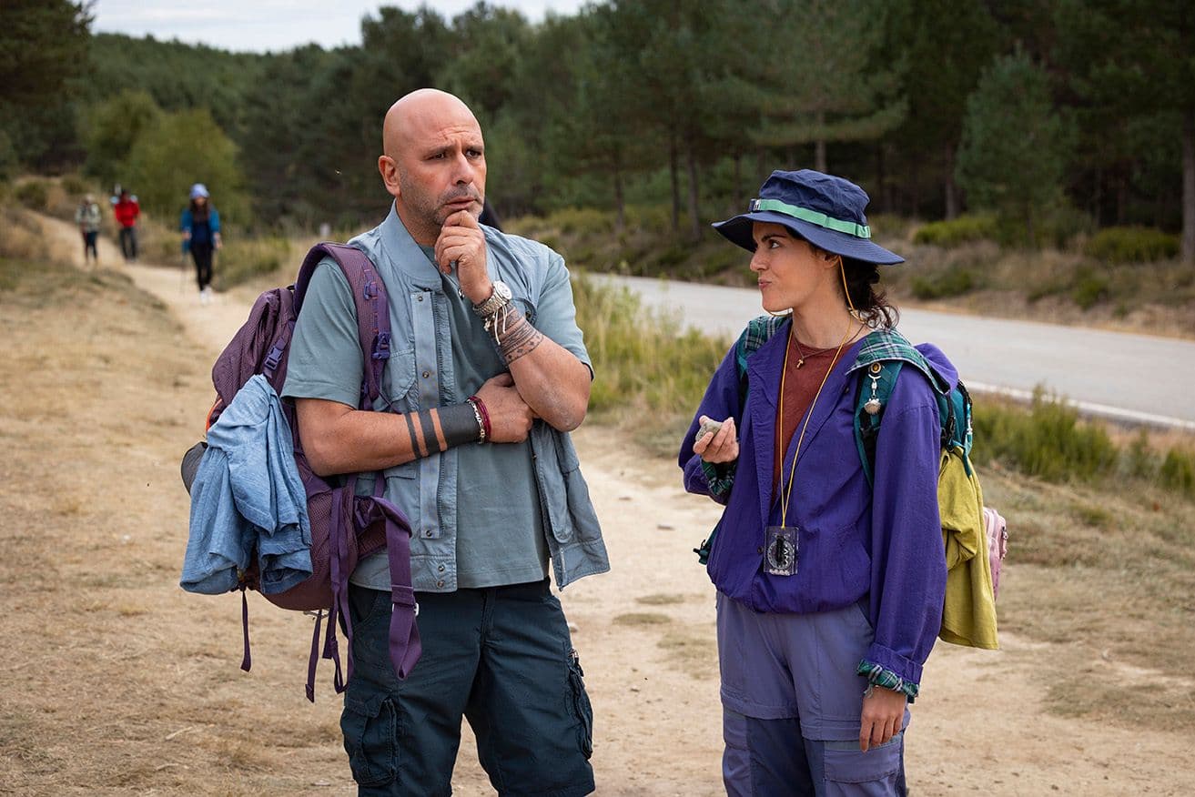 Checco Zalone y Beatriz Arjona en un fotograma promocional de 'Buen camino', de Gennaro Nunziante