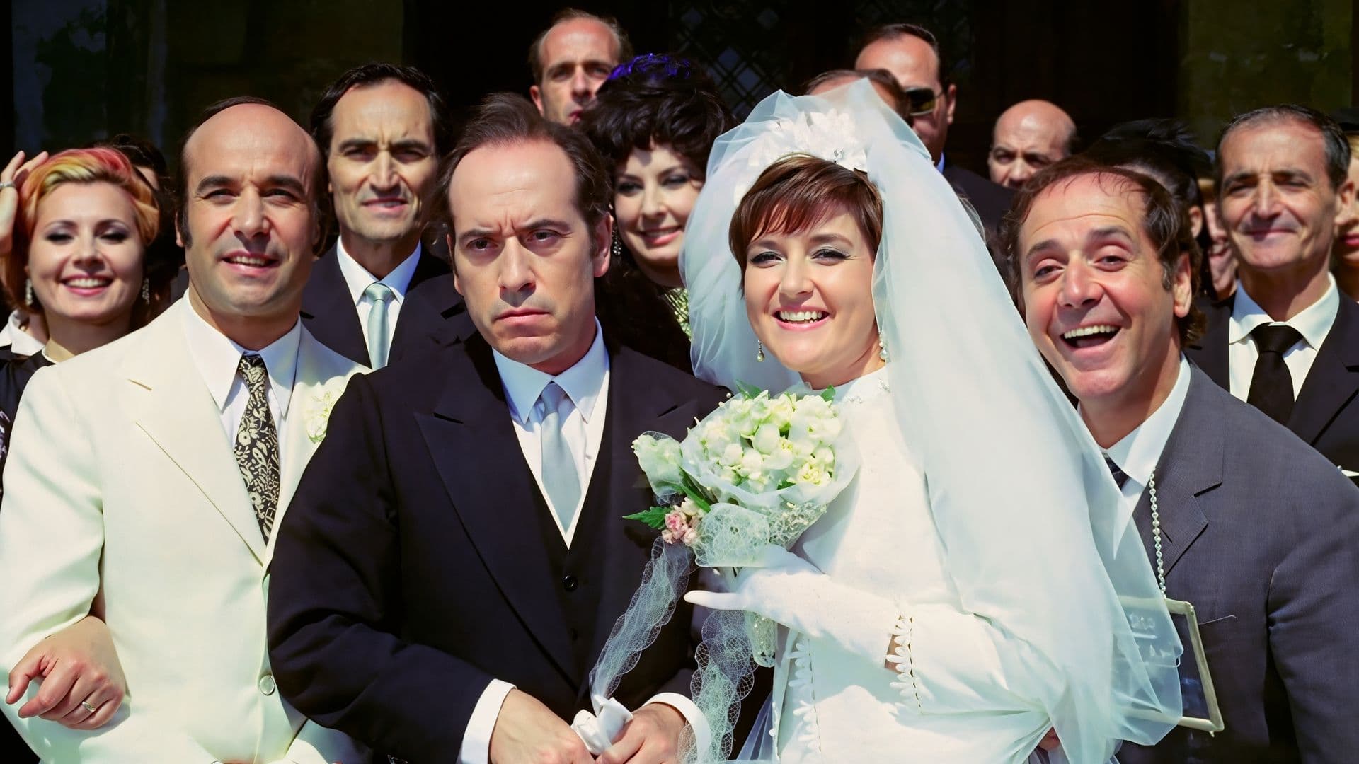 José María Prada, José Luis López Vázquez, Laly Soldevila y Manuel Aleixandre, en un fotograma promocional de la película '¡Vivan los novios!', de Luis García Berlanga
