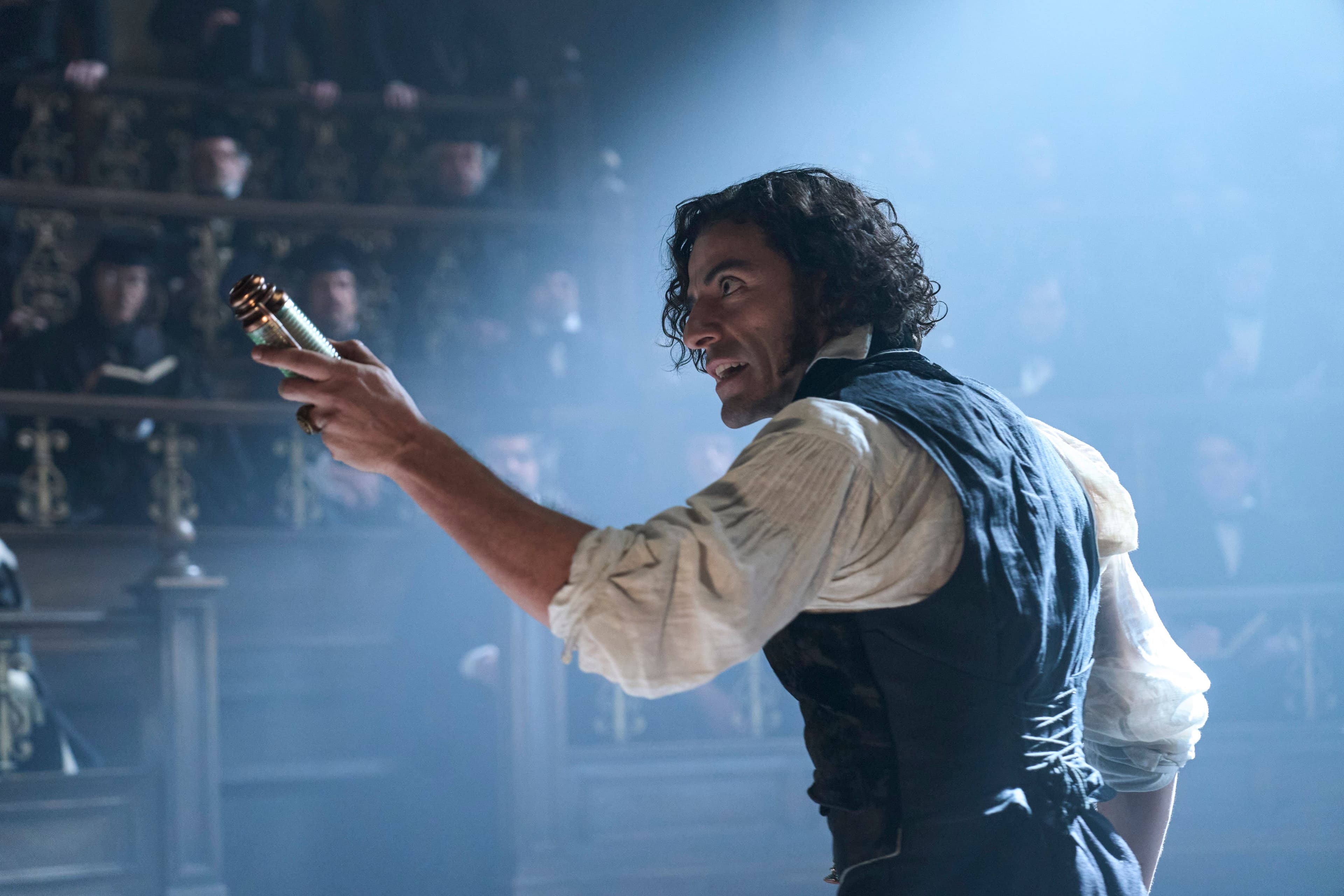 Oscar Isaac en un fotograma promocional de 'Frankenstein', dirigida por Guillermo del Toro