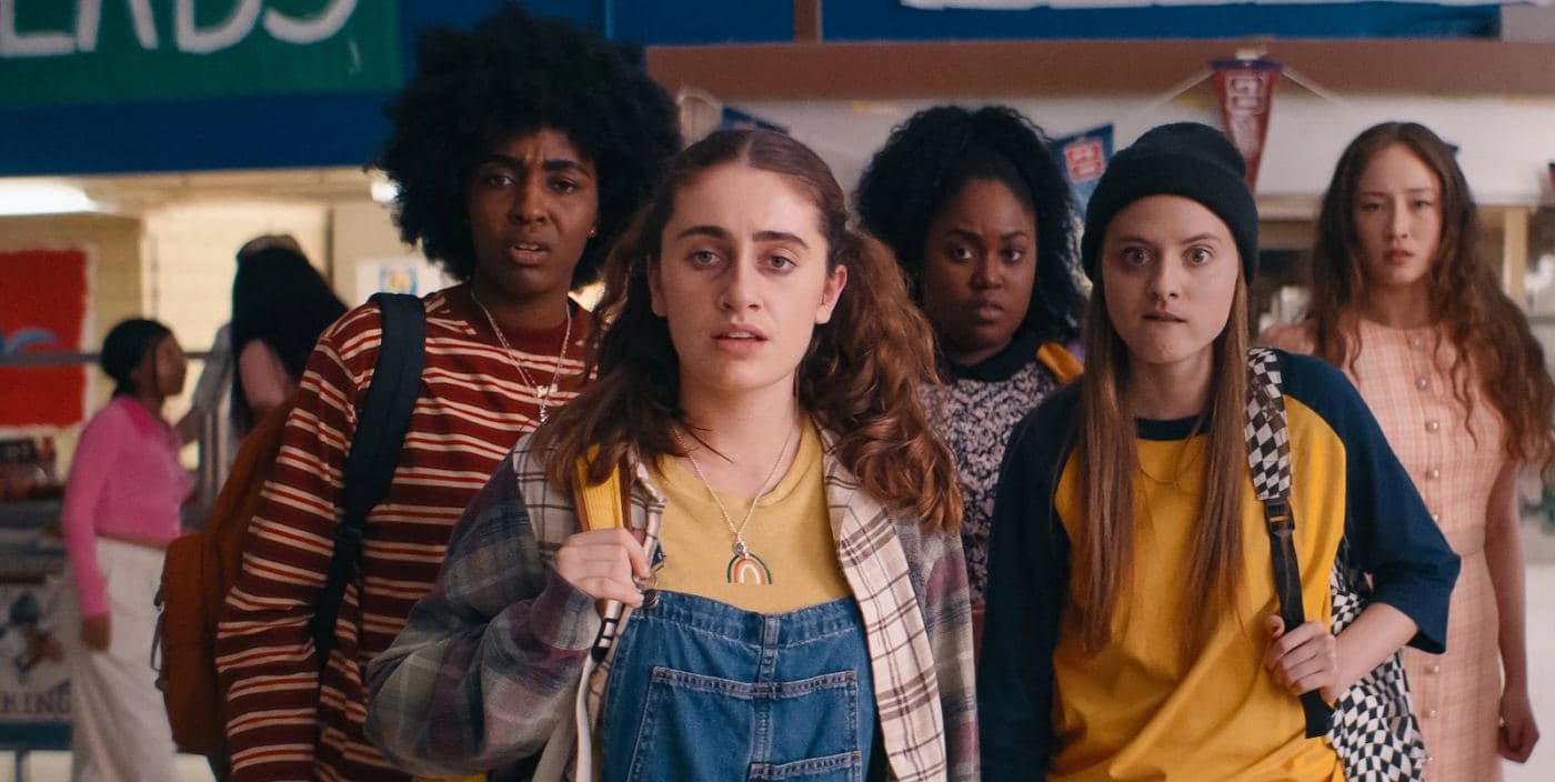 Fotograma de 'Bottoms', de Emma Seligman, con Rachel Sennott y Ayo Edibiri.