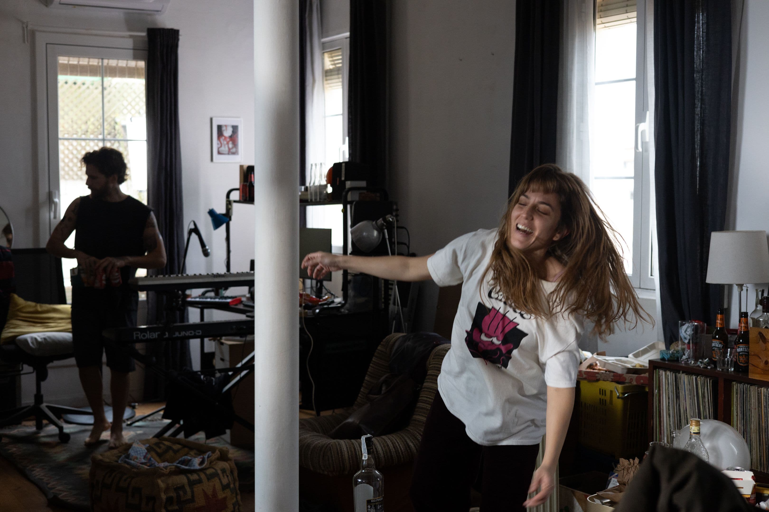Marina Salas y Álvaro Cervantes en un fotograma de 'Esmorza amb mi (Desayuna conmigo)'