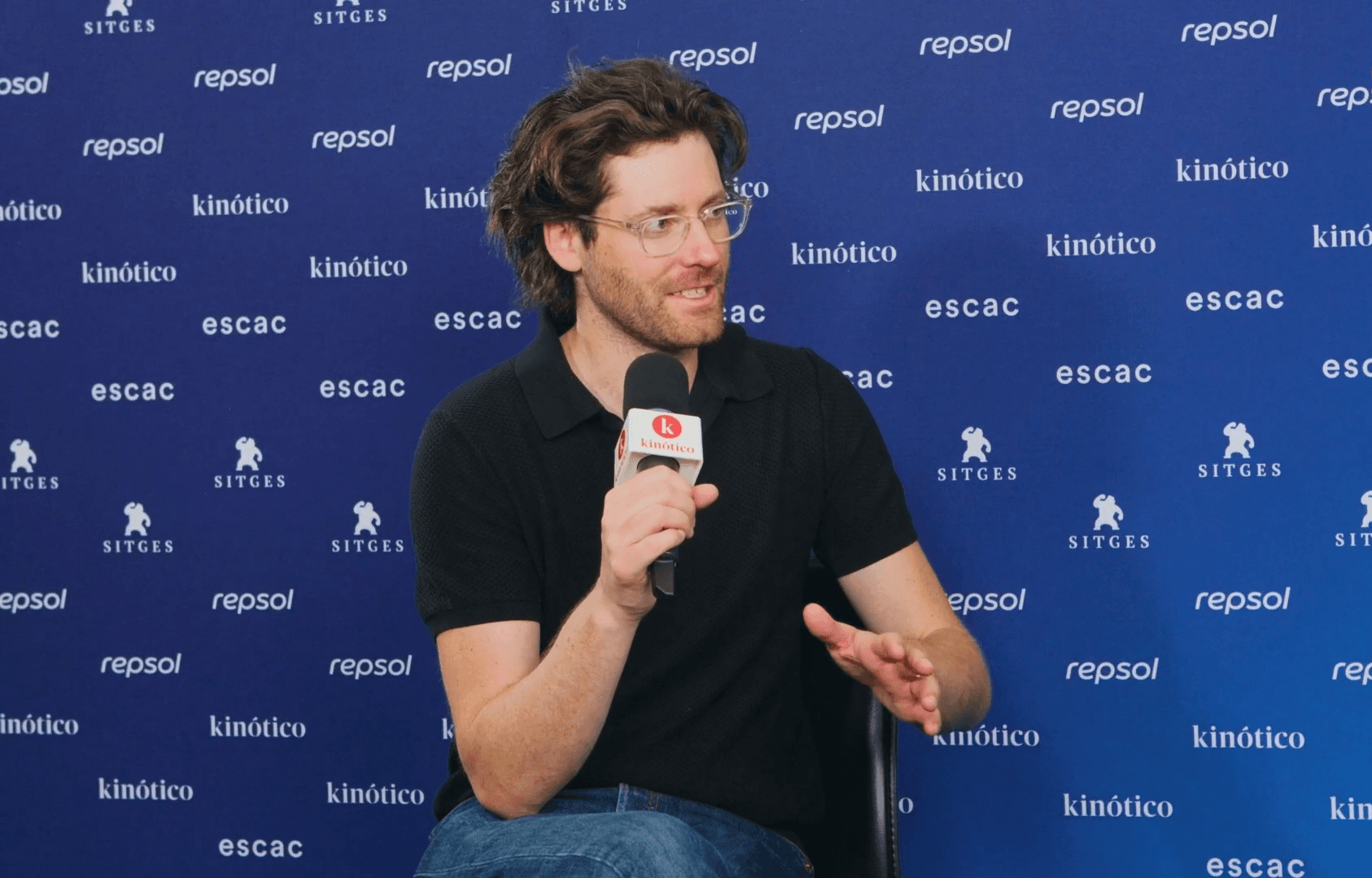 El director Ben Leonberg a su paso por el set de Kinótico en el Festival de Sitges 2025