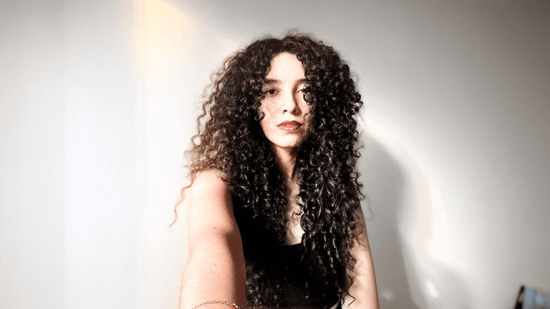 Retrato de Eliana Niño, directora colombiana de 'Semillas'