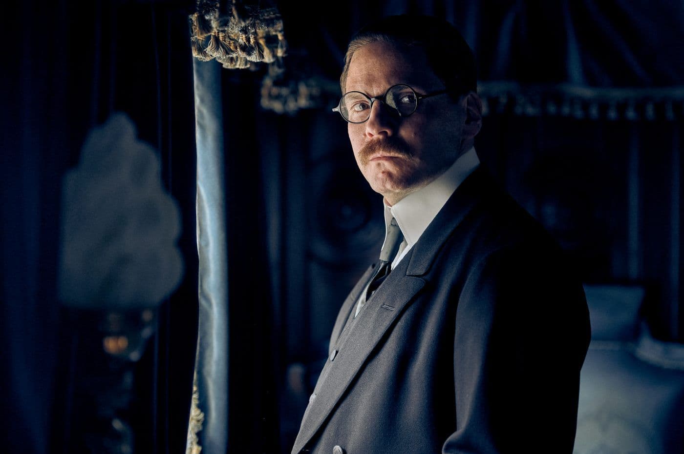 Daniel Brühl en un fotograma de la película de Netflix 'Sin novedad en el frente'.