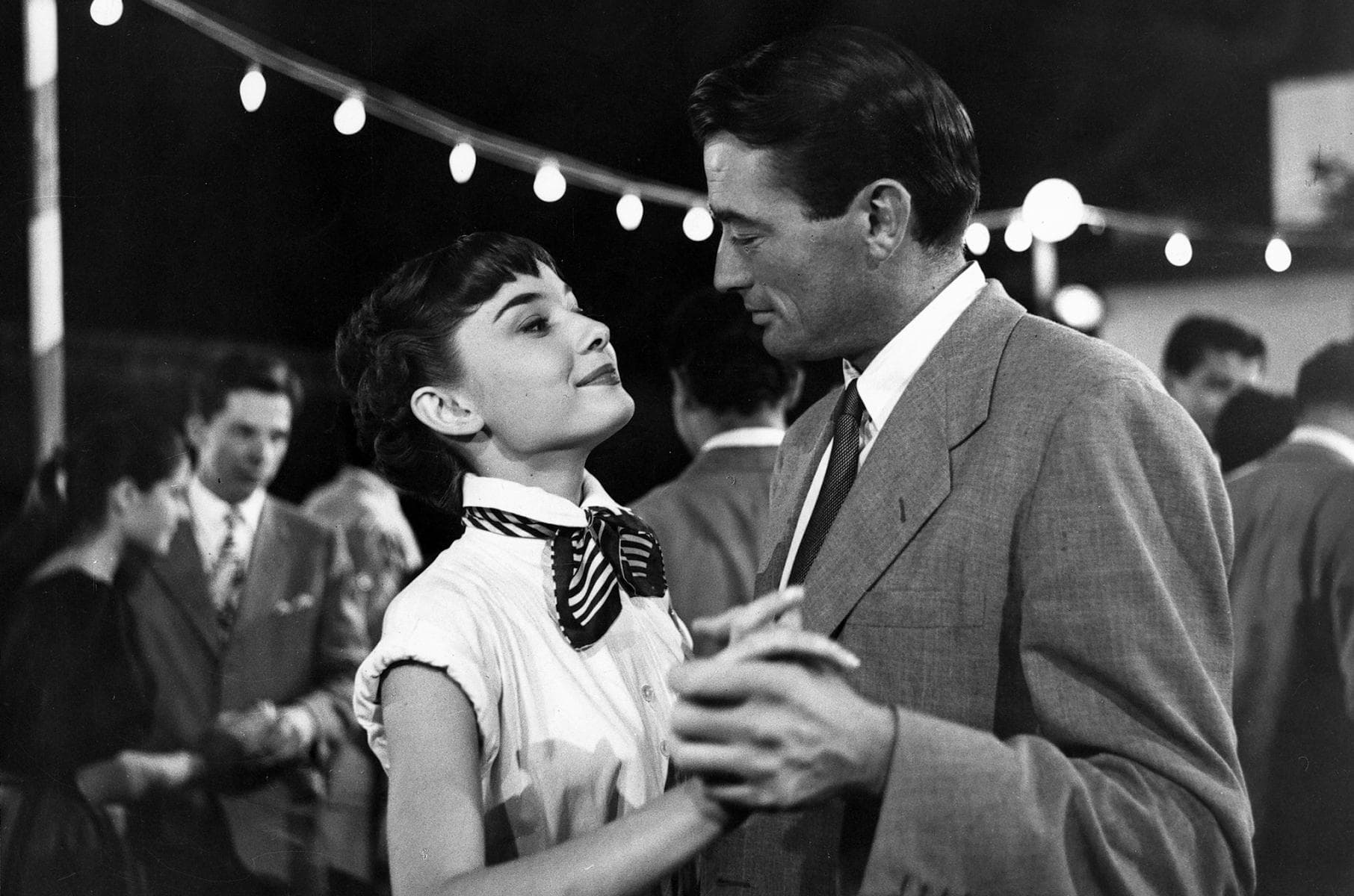 Audrey Hepburn y Gregory Peck en un fotograma de 'Vacaciones en Roma', de William Wyler