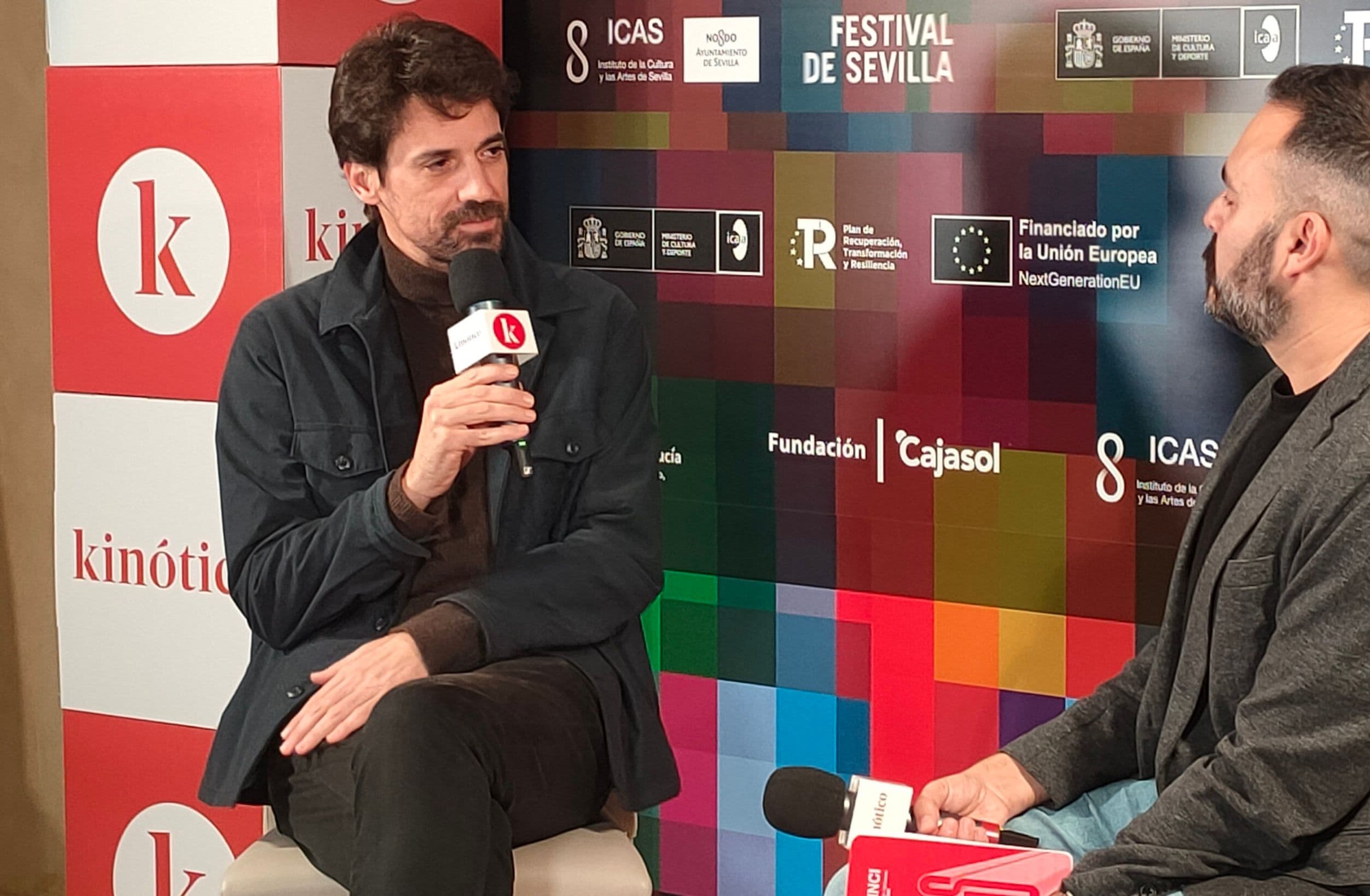 El director Manuel Muñoz Rivas, durante su entrevista con David Martos en el Festival de Sevilla