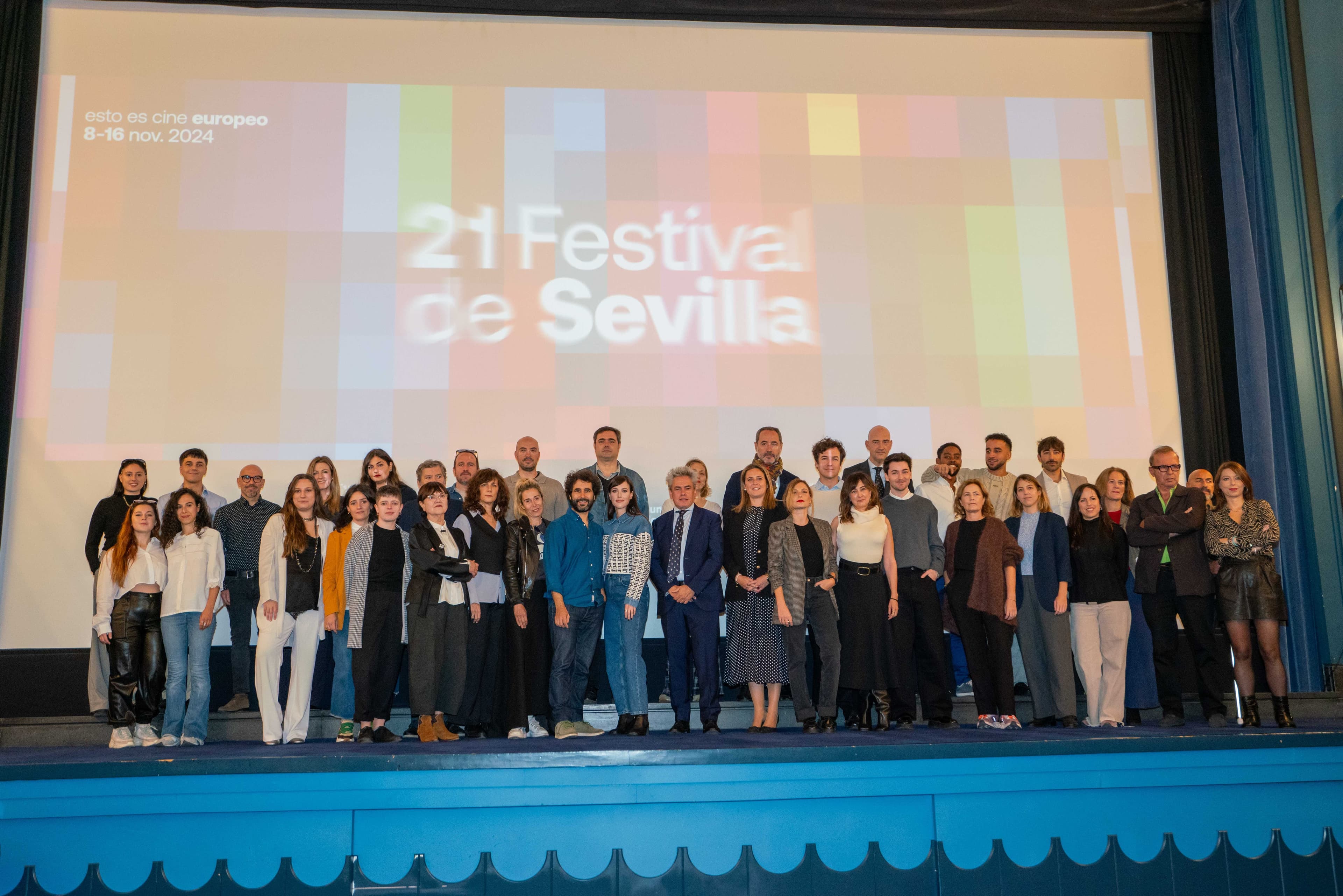 Foto de familia de los y las cineastas seleccionadas para el 21 Festival de Sevilla en el Cine Doré de Madrid
