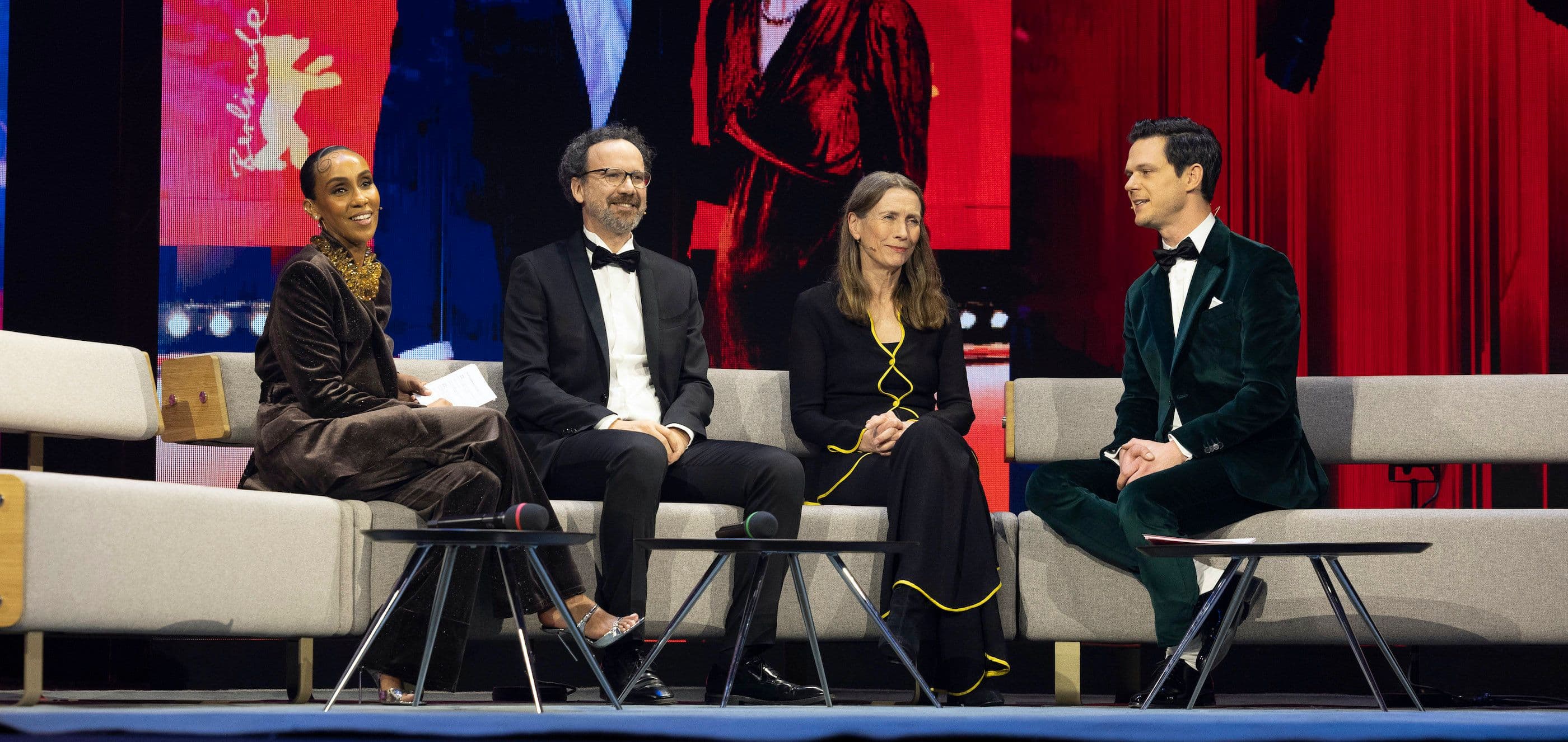 Los codirectores de la Berlinale, Carlo Chatrian y Mariëtte Rissenbeek, en el centro, durante la gala de inauguración de la edición 74
