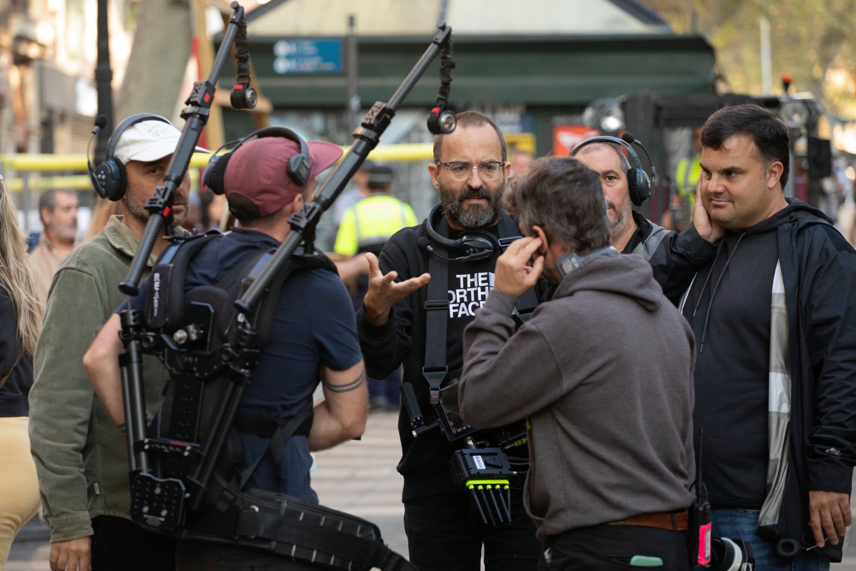 El director Fernando González Molina durante el rodaje de la película 'Cronos' (2026)
