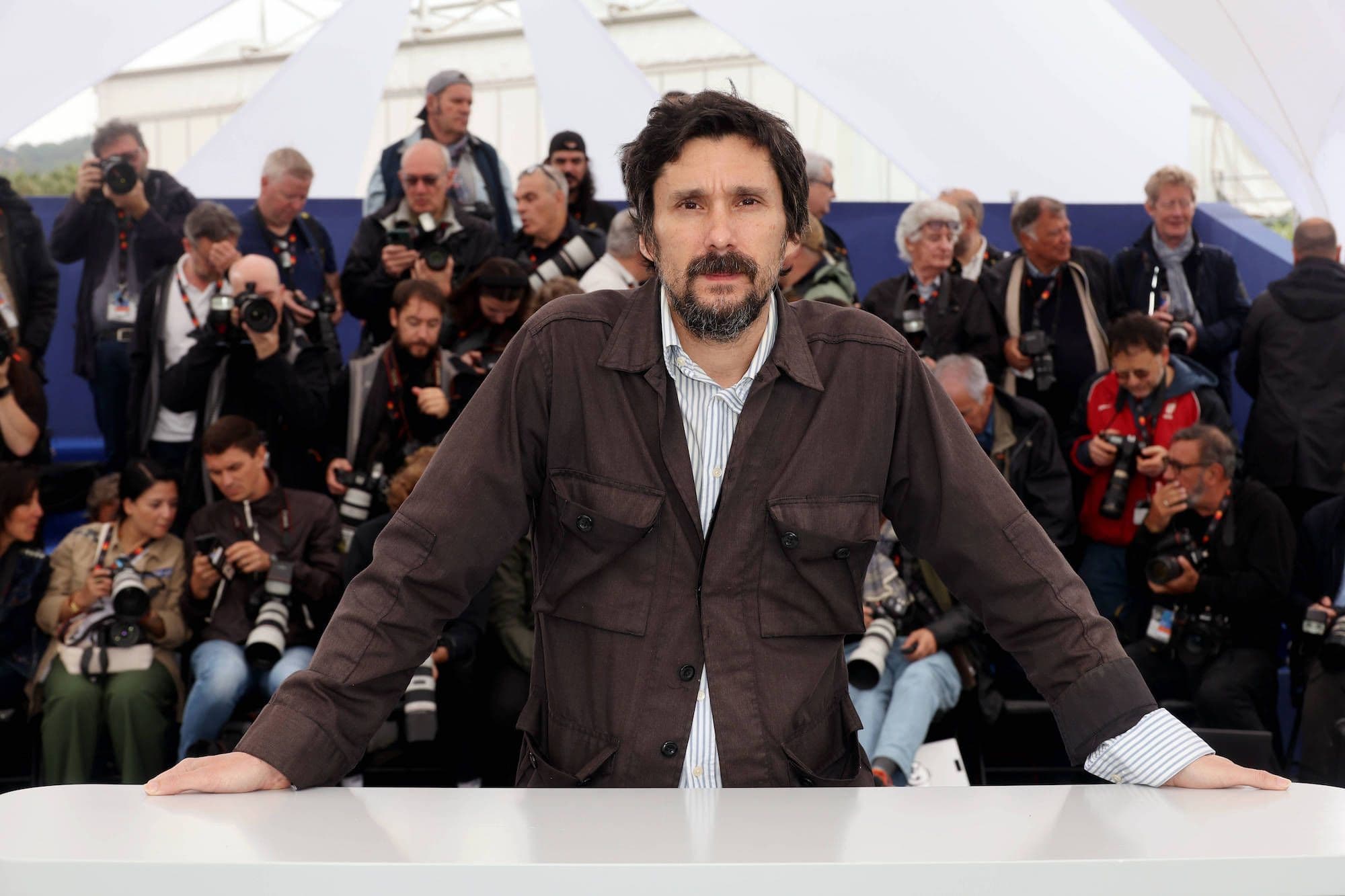El realizador Lisandro Alonso en el photocall de la 76 edición de Cannes en la que presentó 'Eureka'