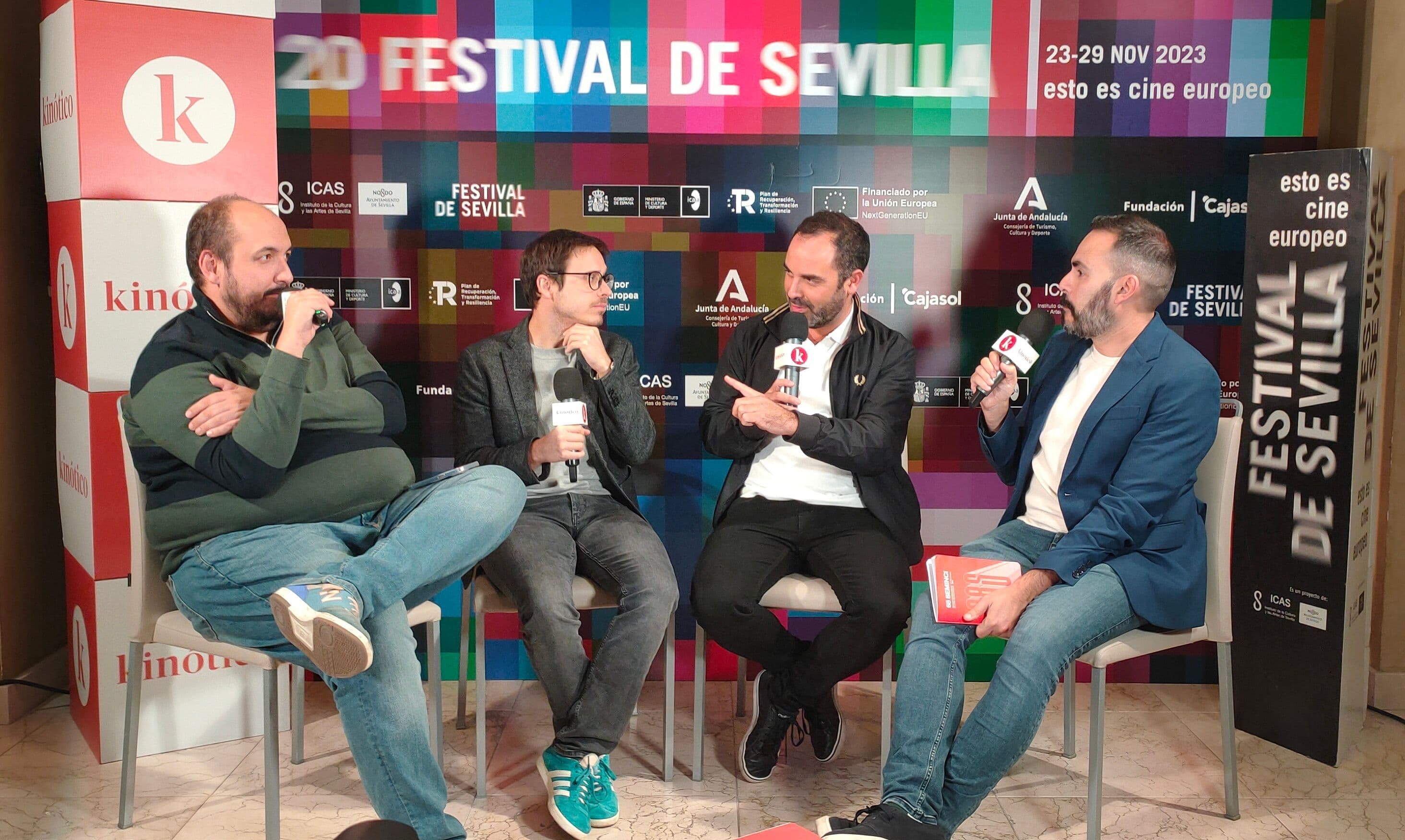 Dani Mantilla, Francesc Miró, Alejandro Ávila y David Martos, en el set audiovisual de Kinótico en Sevilla