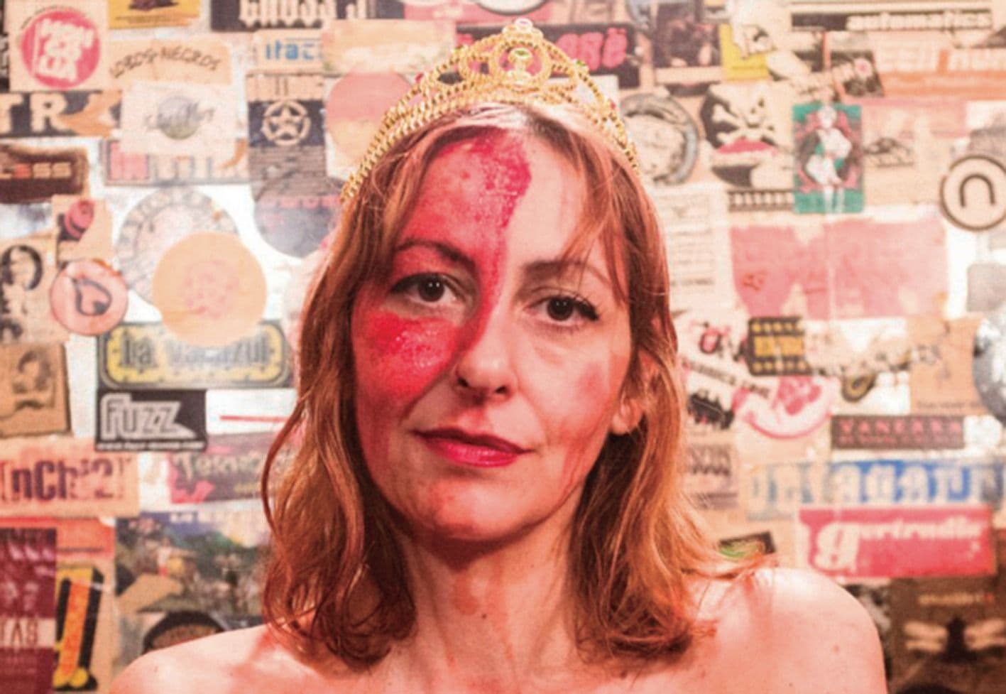 La actriz y cineasta Lorena Iglesias en un fotograma y teaser de 'El (gran) desgarro', de Rai María