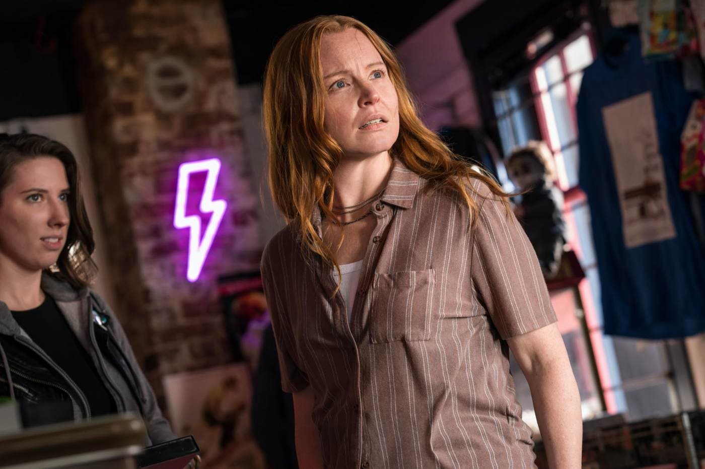 Lauren Ambrose, como la Van adulta en la segunda temporada de 'Yellowjackets'.