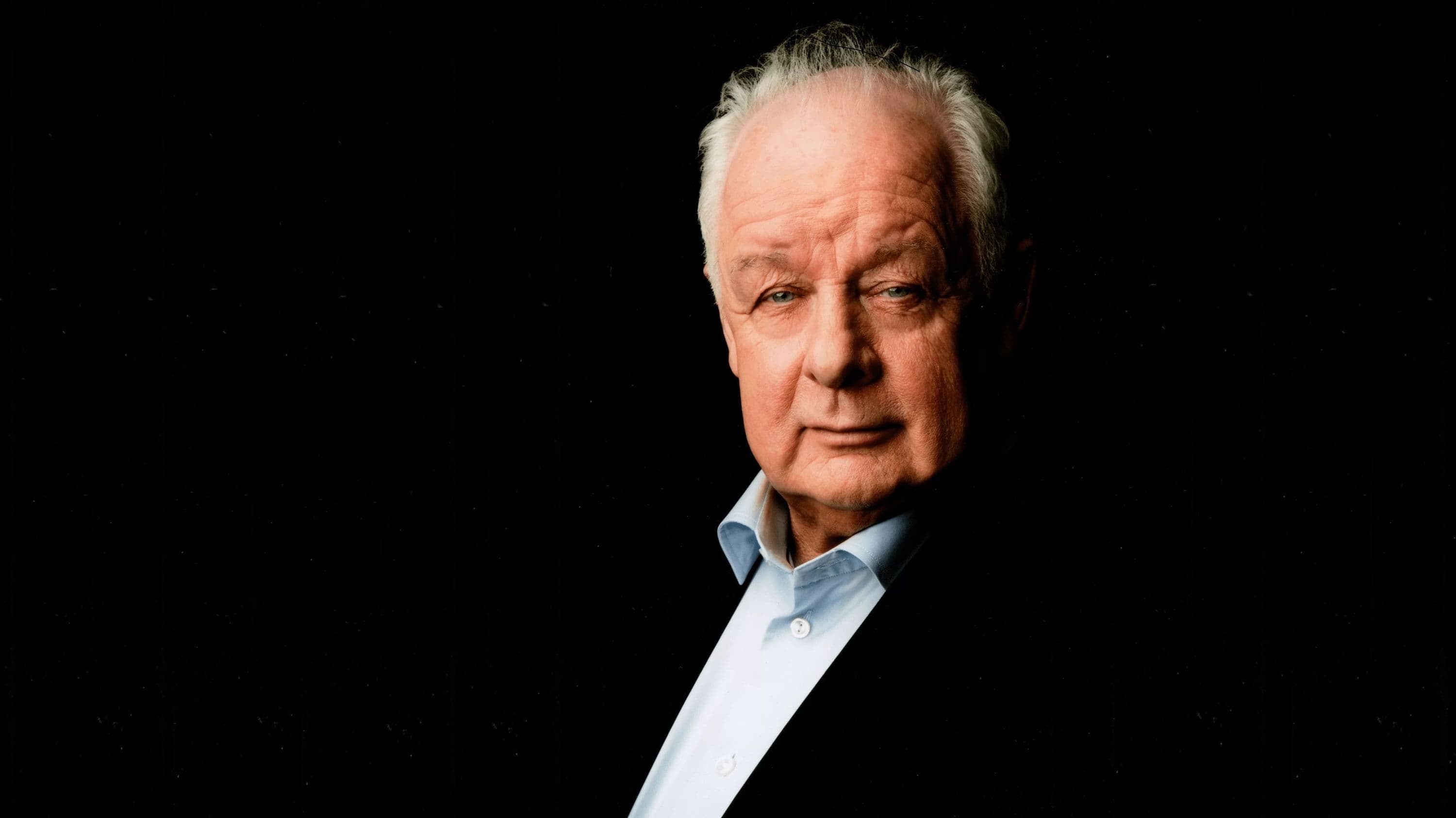 Posado del director y guionista Jim Sheridan