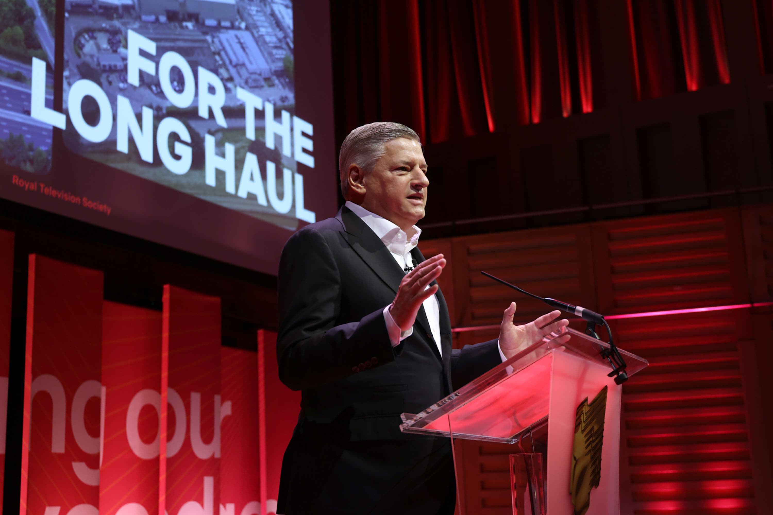 Ted Sarandos, coCEO de Netflix, durante el discurso inaugural de la convención de la Royal Televisión Society de Londres en 2024