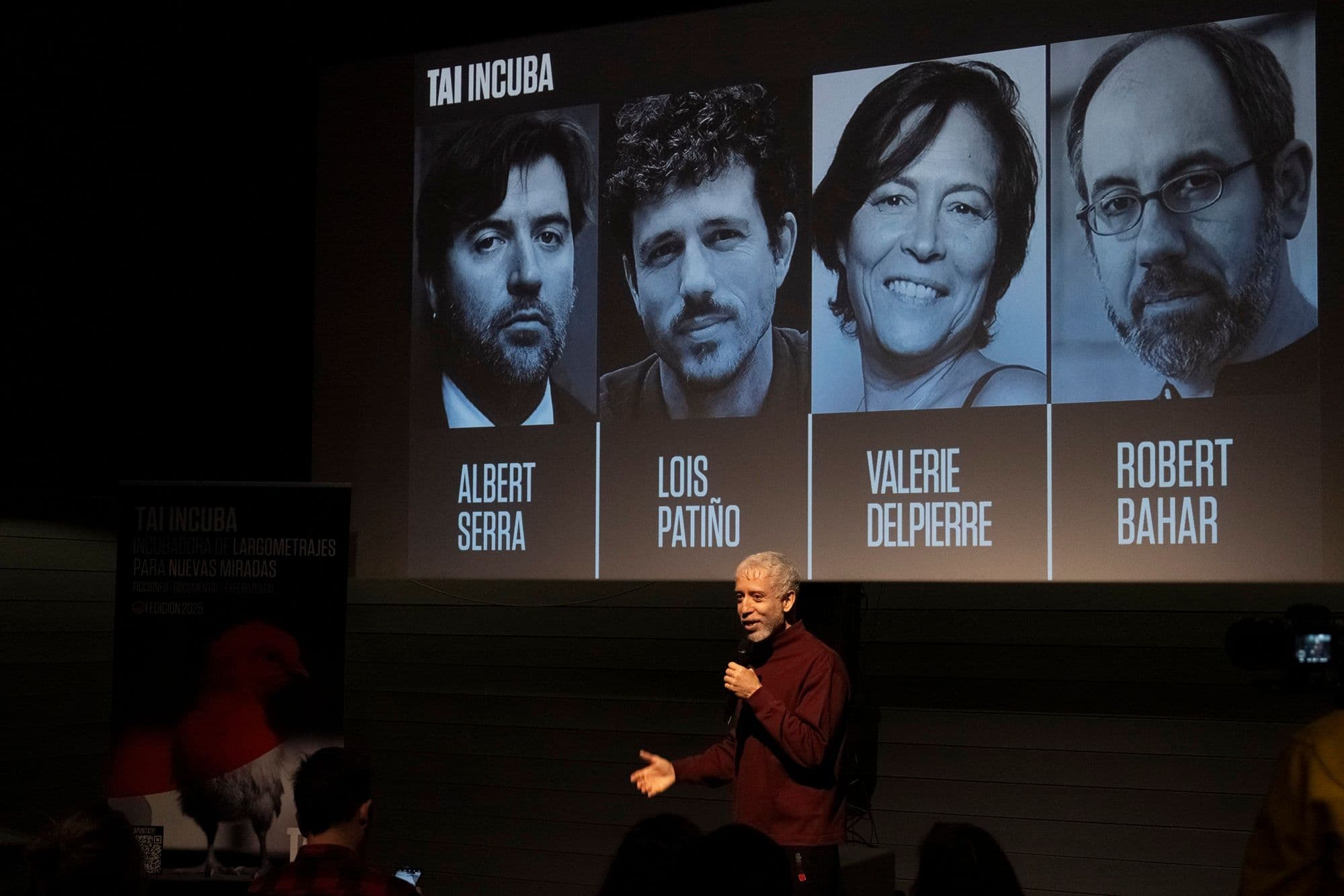 Carlos Esbert, coordinador artísticos de TAI Incuba 2025, durante la presentación de los tutores
