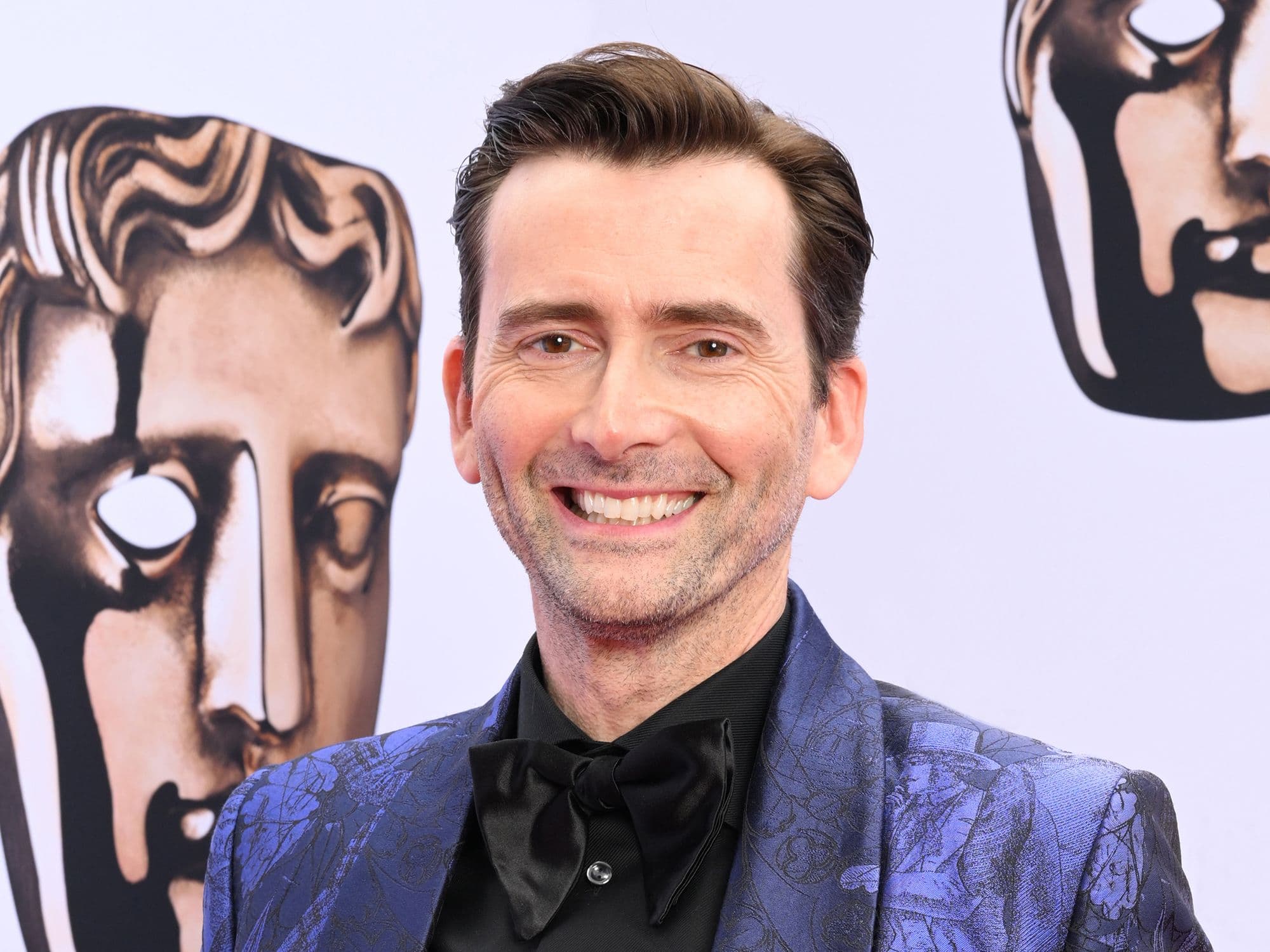 Fotografía del actor David Tennant, presentador de los BAFTA 2024