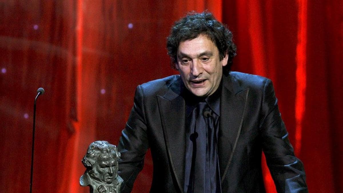El director Agustí Villaronga agradece el Goya a la Mejor Dirección en la ceremonia de 2011
