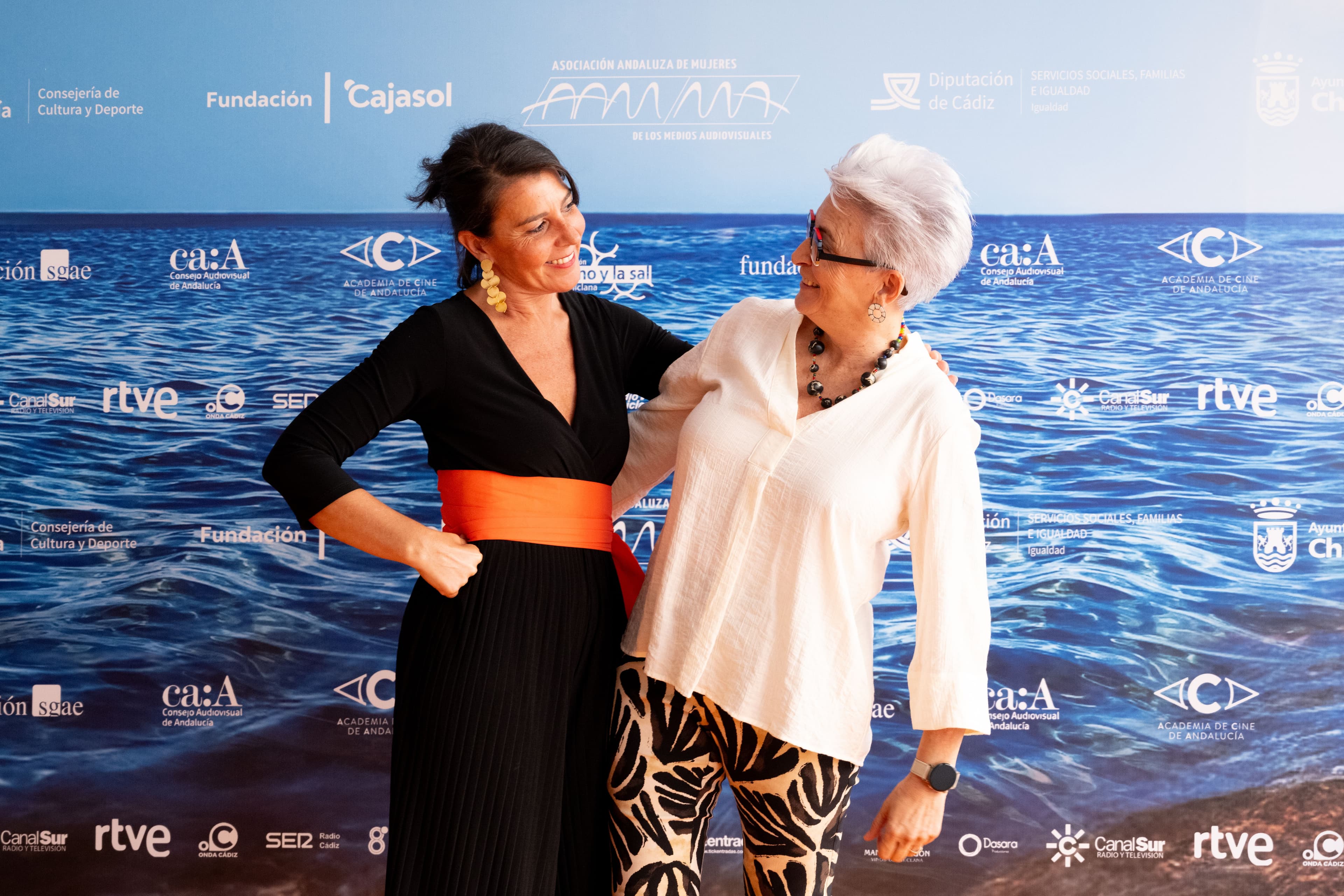 Pilar Crespo, presidenta de AAMMA, y Oliva Acosta, directora de Generamma, en la puesta de largo del certamen