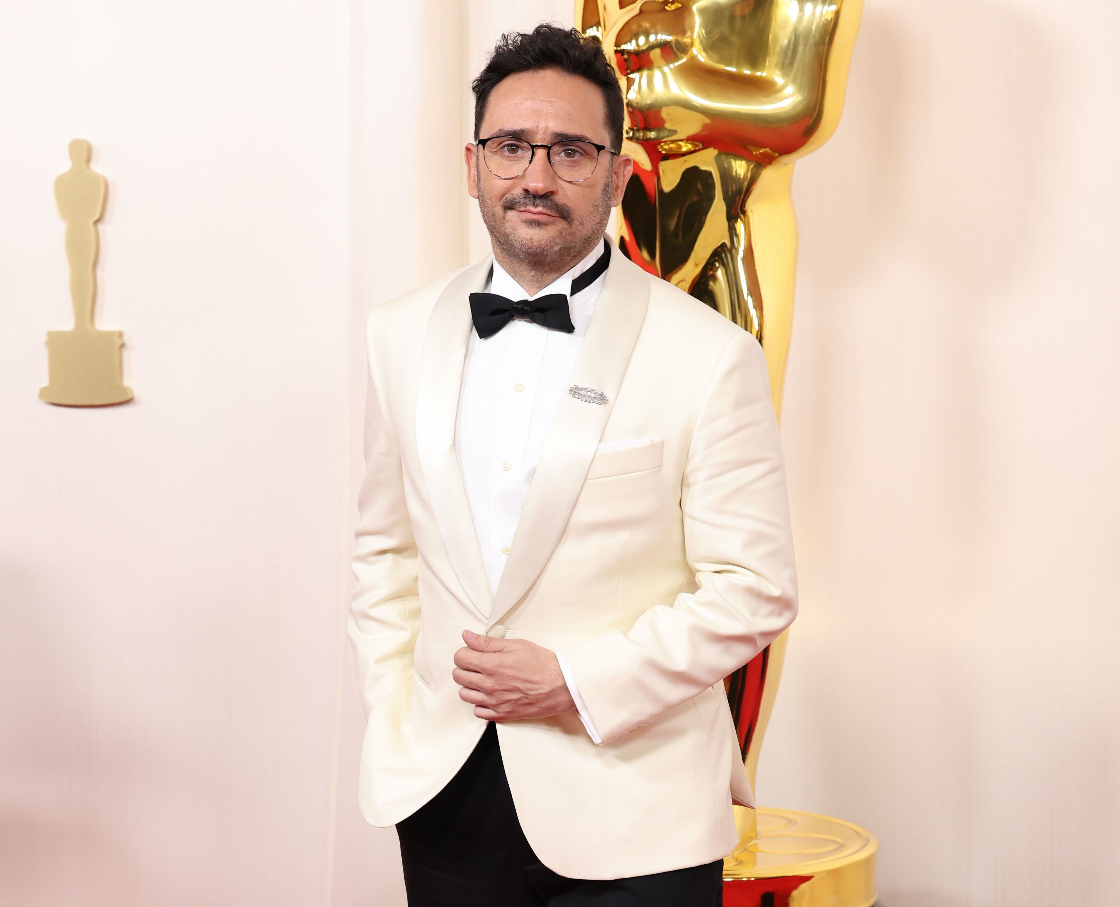 El director Juan Antonio Bayona, en la alfombra roja de los Oscar 2024