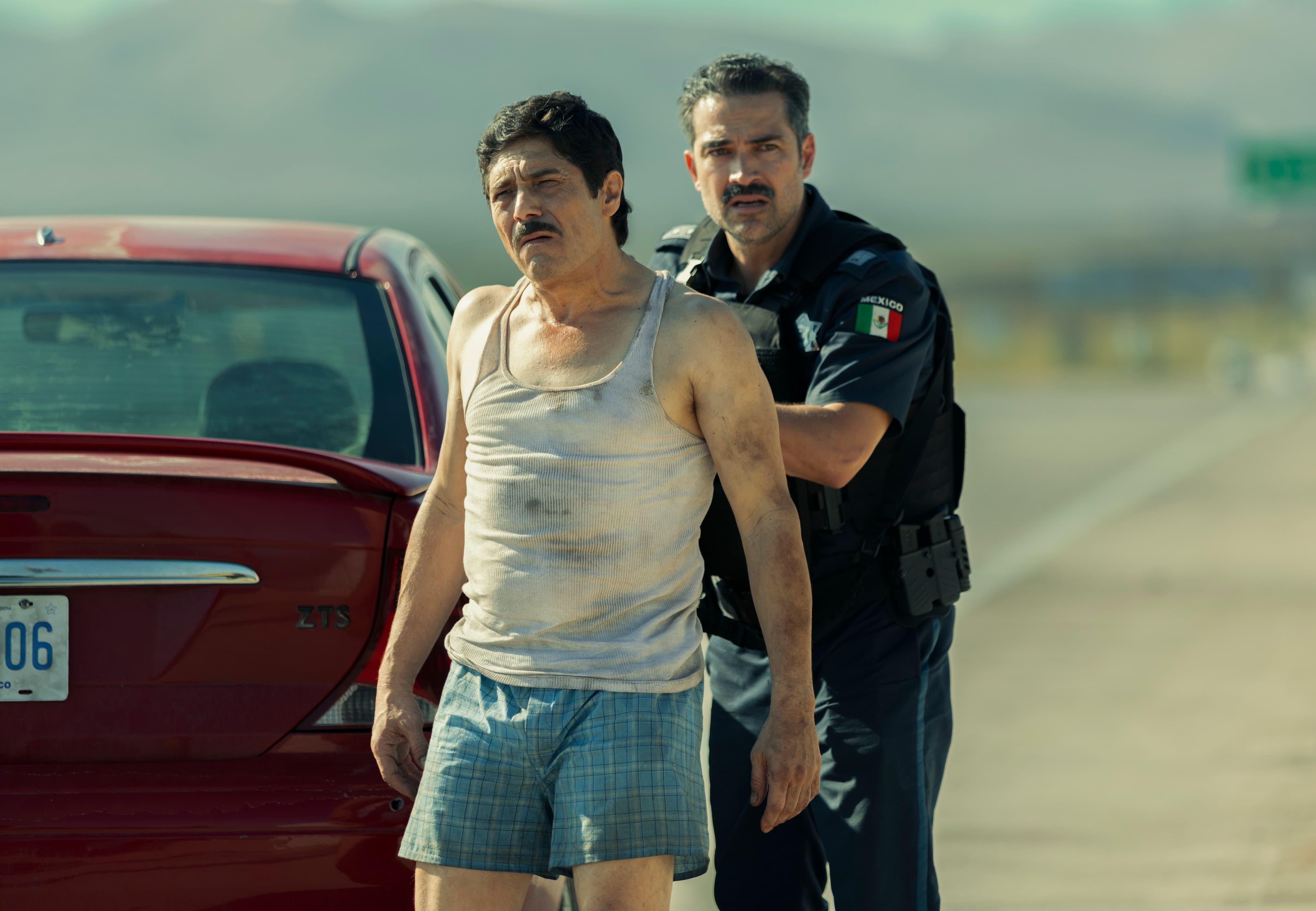 Alfonso Herrera y Hector Kotsifakis en un still de 'La captura', dirigida por Chava Cartas