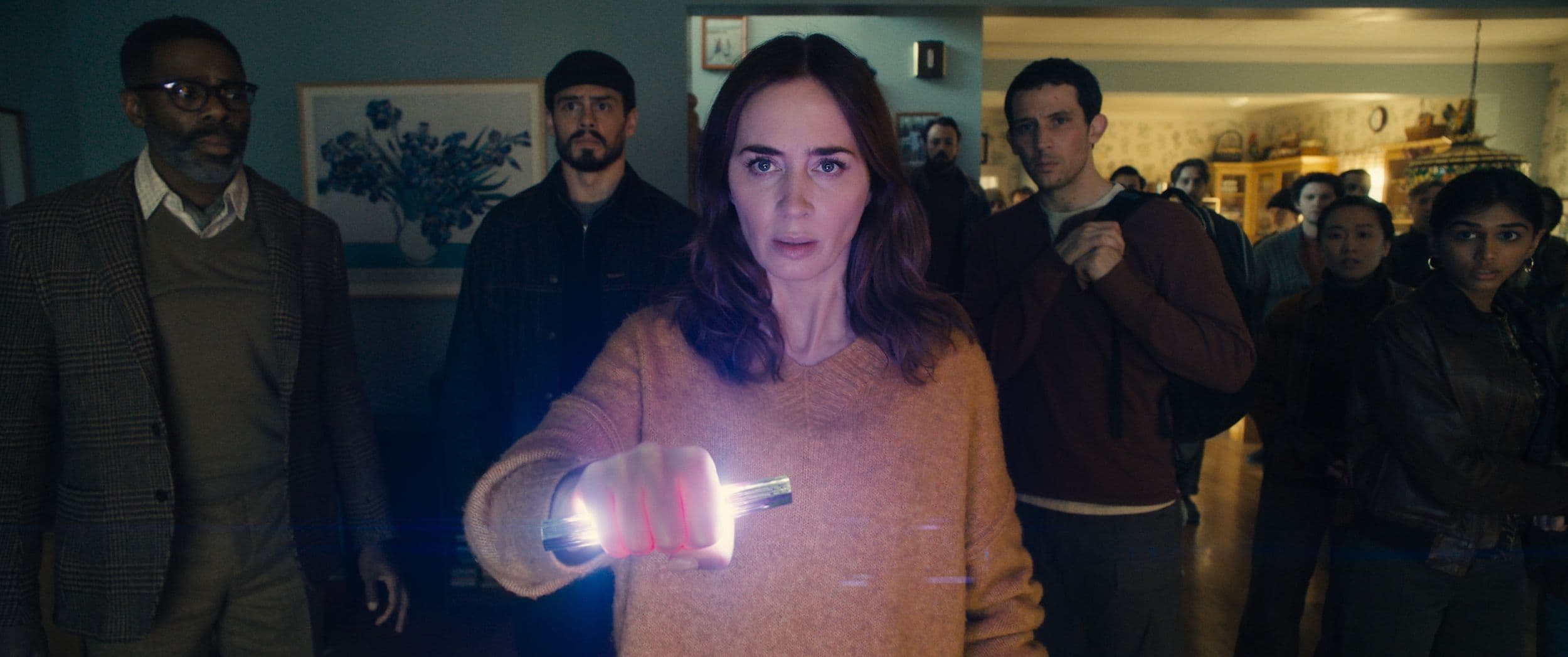 Colman Domingo, Tommy Martinez, Emily Blunt y Josh O'Connor en un fotograma de 'El día de la revelación', de Steven Spielberg
