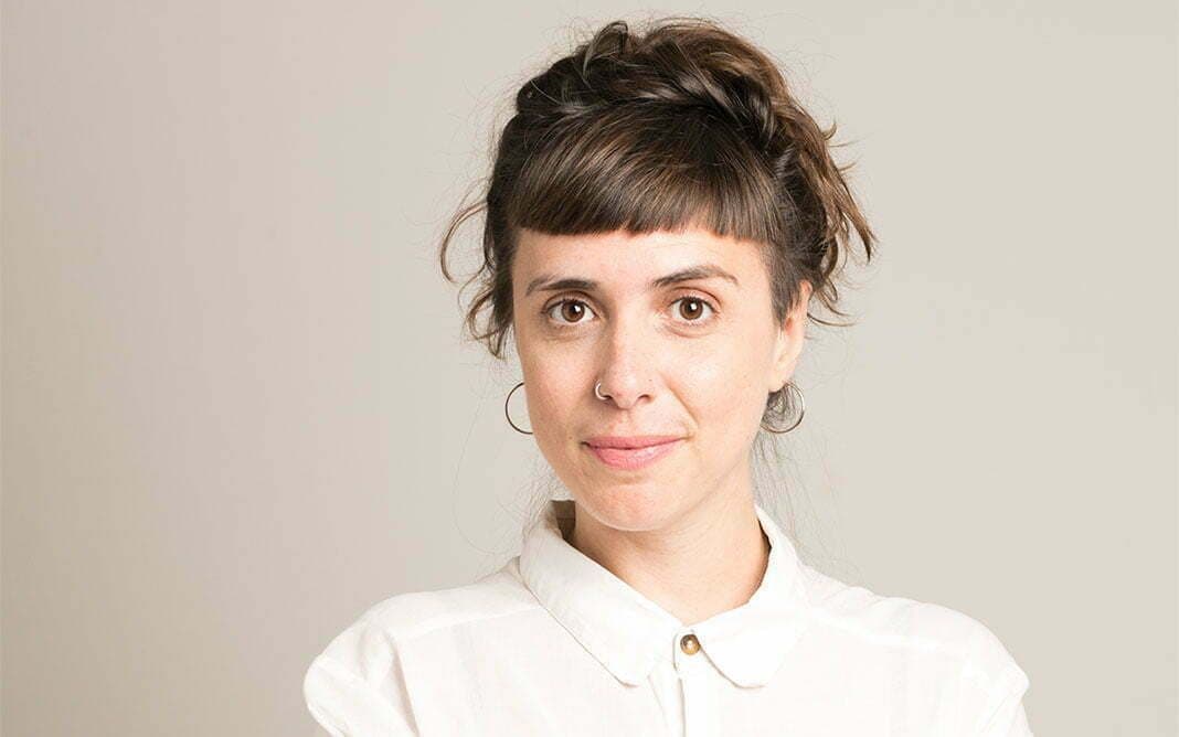 Posado de Laura Casabé, directora de 'La virgen de la Tosquera'