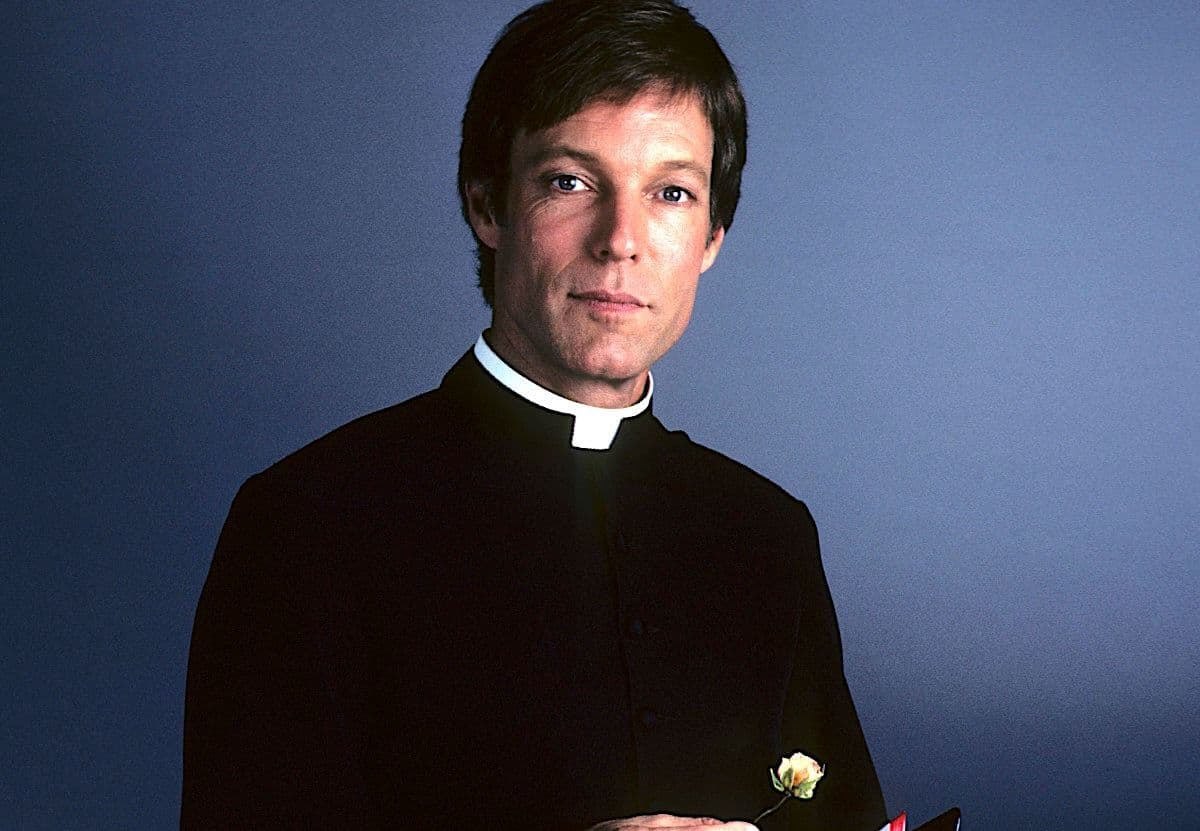El actor Richard Chamberlain, en una sesión fotográfica para la serie 'El pájaro espino'