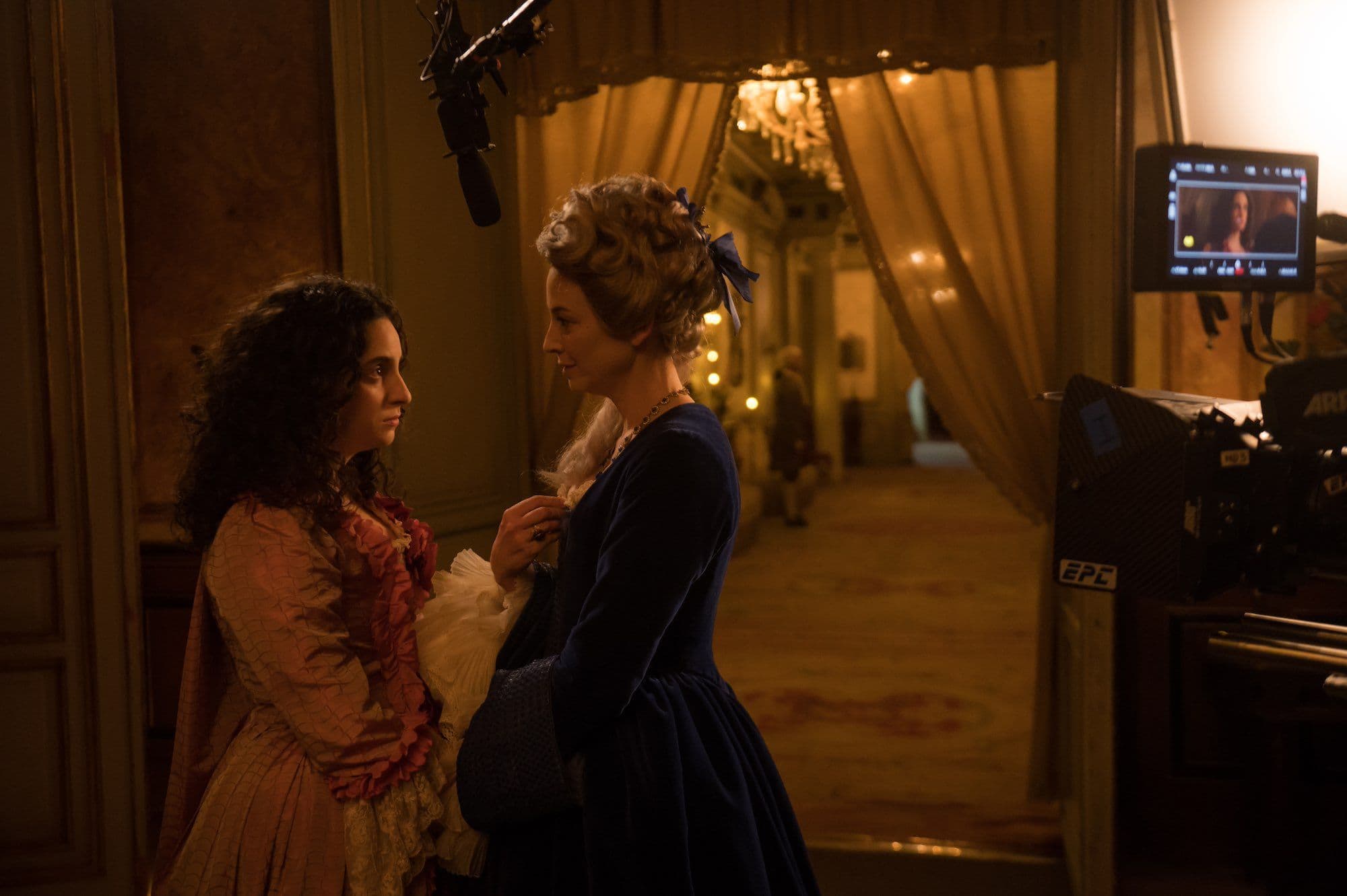 Alicia Armenteros y Leonor Watling en el rodaje de 'La vida breve'