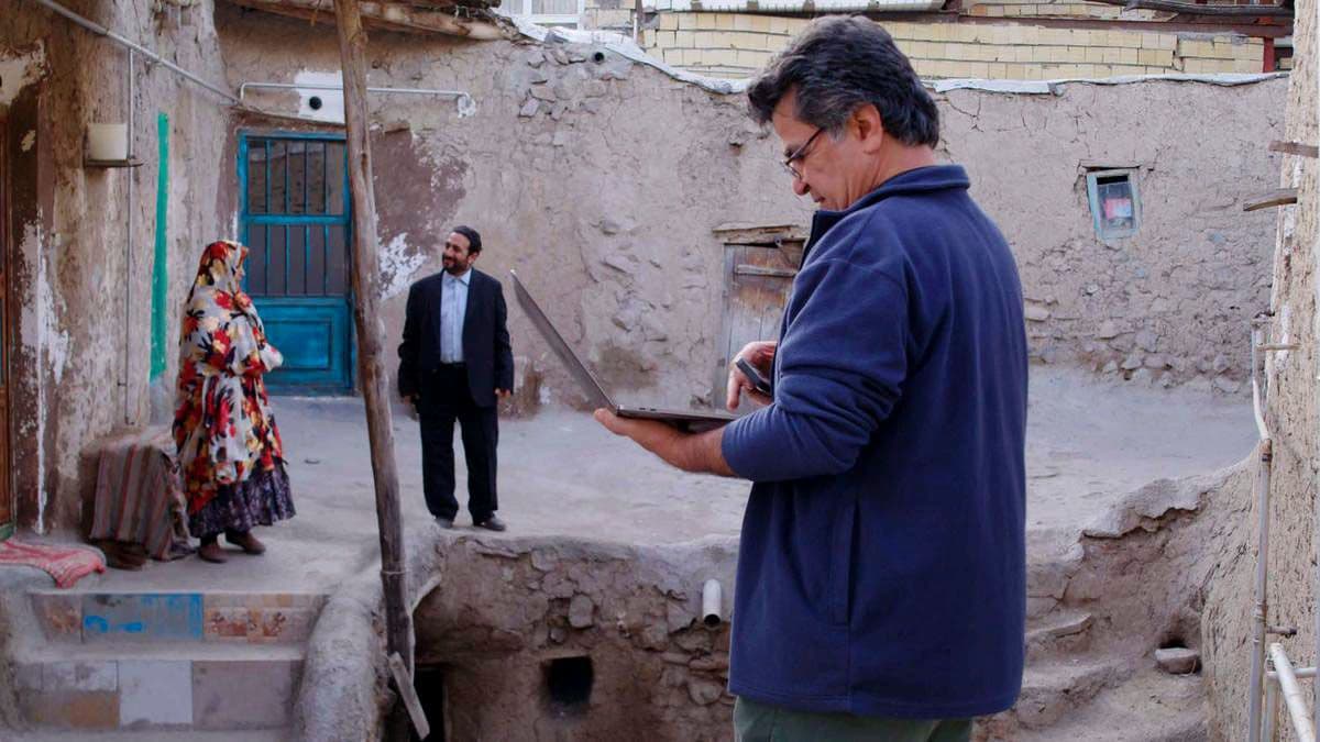 El director Jafar Panahi, en una imagen promocional de 'Los osos no existen'