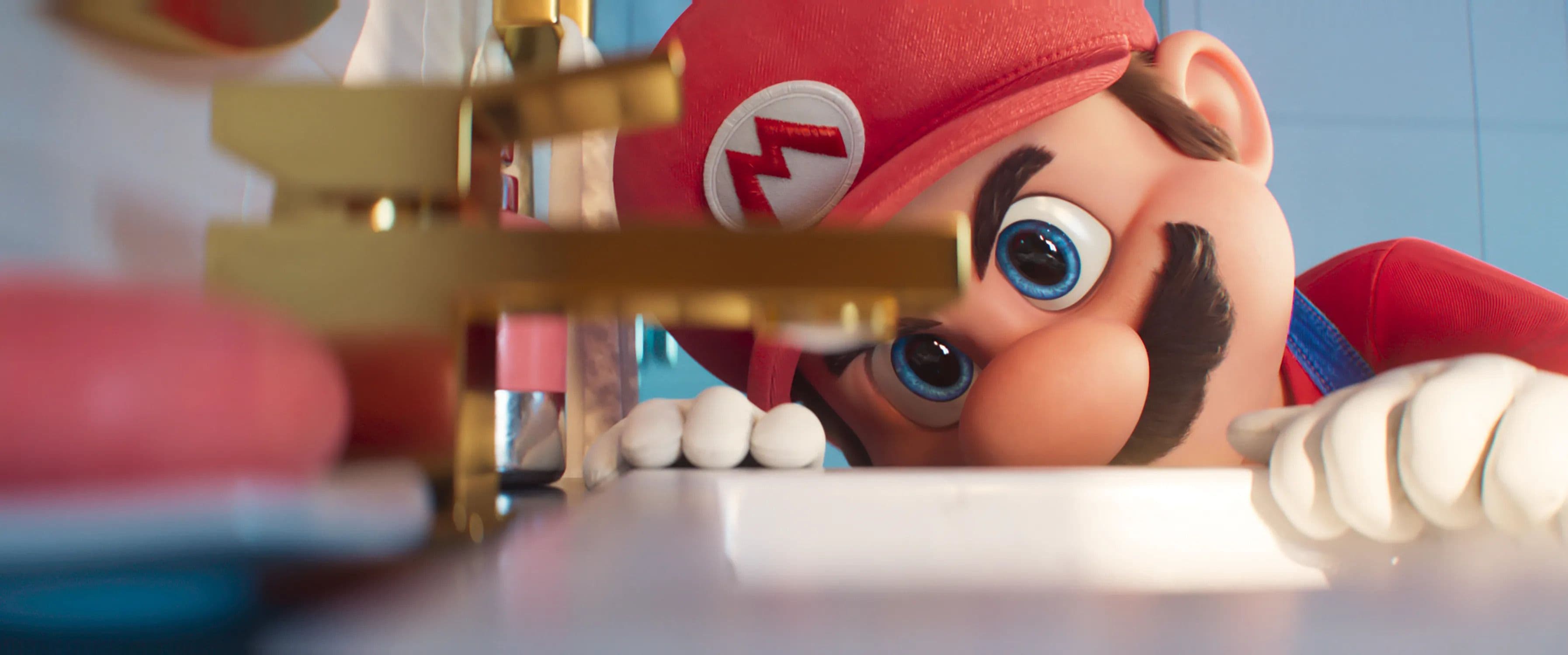 Fotograma de 'Super Mario Bros.: La película', con el personaje de Mario en segundo plano