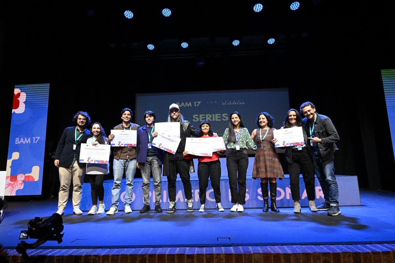 Foto de familia de los y las ganadoras de la categoría de series en el Bogotá Audiovisual Market 2026