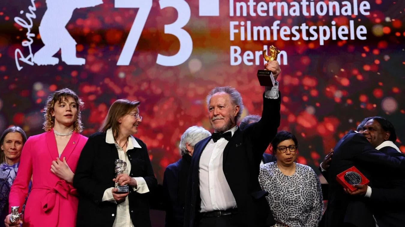 El francés Nicolas Philibert recoge el Oso de Oro 2023 por el documental 'Sur l'Adamant'