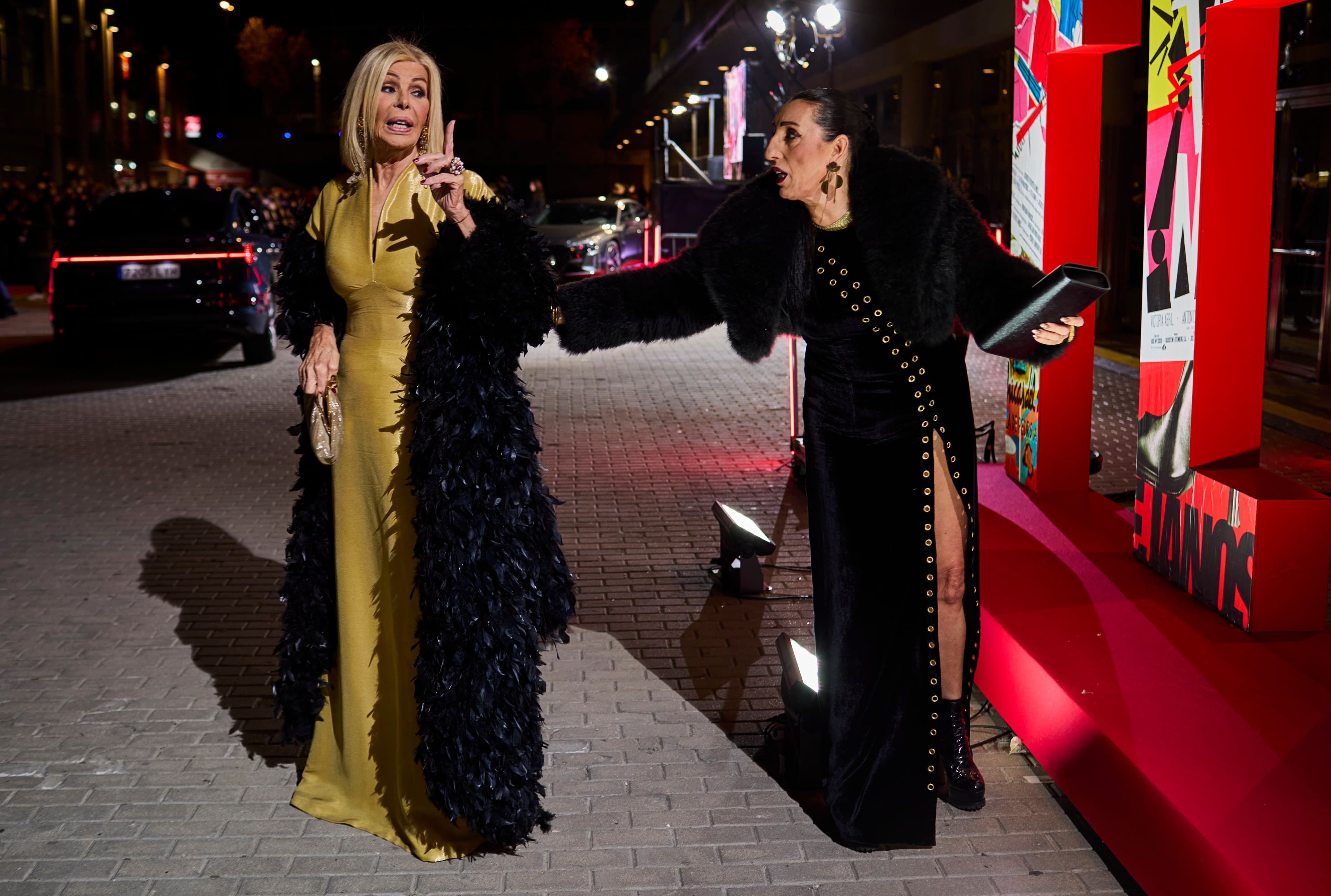 Bibiana Fernández y Rossy de Palma, en la alfombra roja de los Feroz