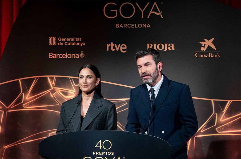 Los actores Toni Acosta y Arturo Valls, durante la lectura de nominaciones de los Premios Goya 2026 en la Academia de Cine
