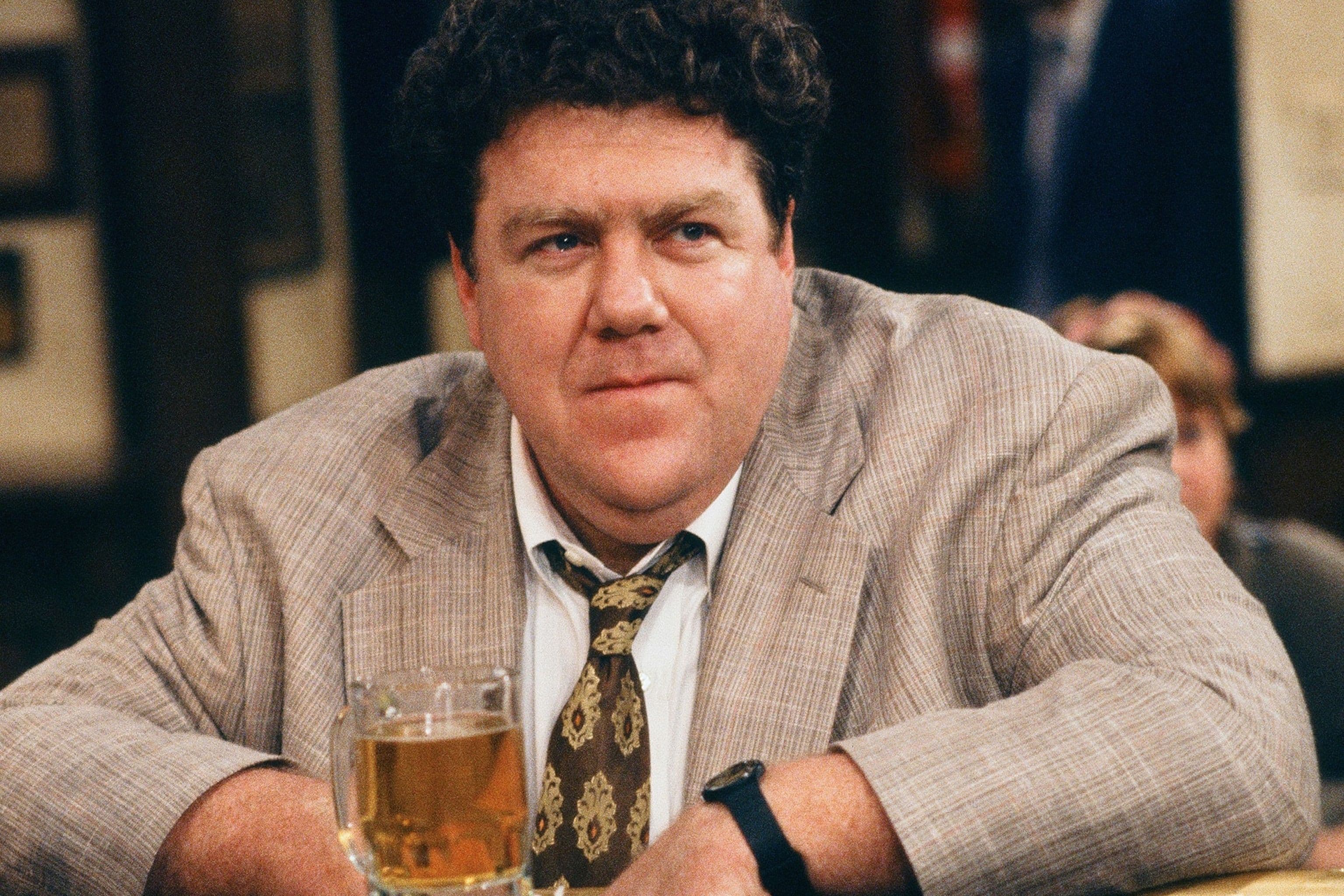 El actor George Wendt en un fotograma de la serie 'Cheers', donde interpretó a Norm Peterson